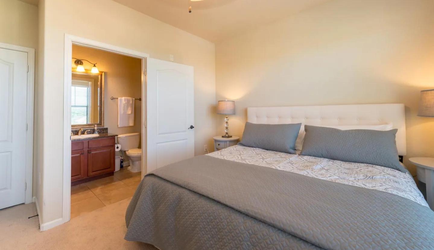 3BR Disney Condo | 3 En-Suites + Pools