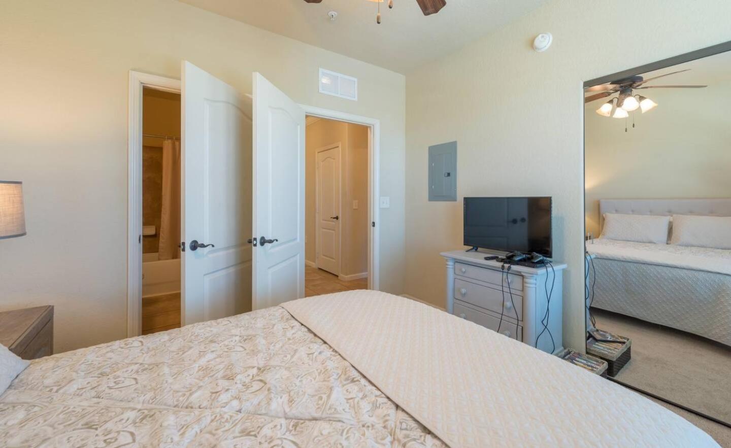 3BR Disney Condo | 3 En-Suites + Pools