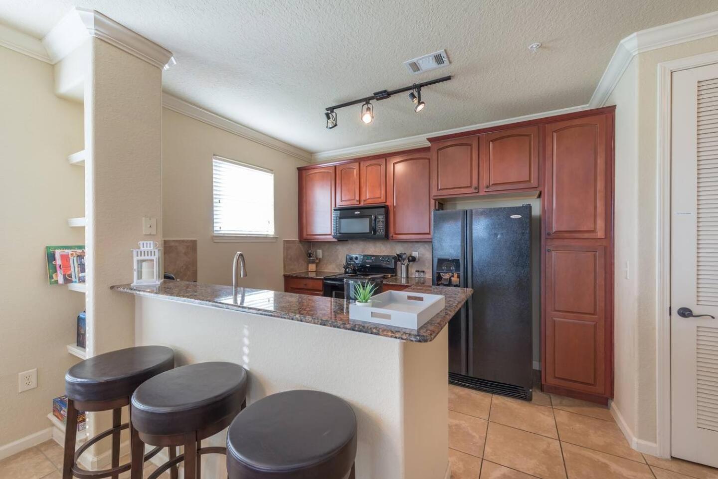 3BR Disney Condo | 3 En-Suites + Pools