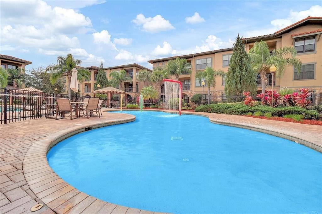 3BR Disney Condo | 3 En-Suites + Pools