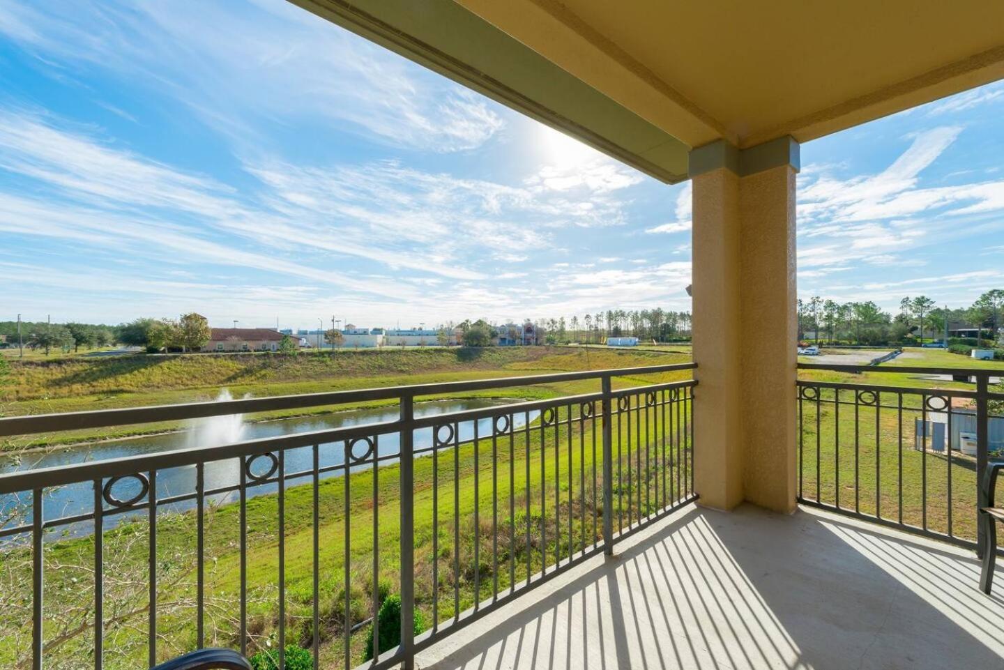 3BR Disney Condo | 3 En-Suites + Pools