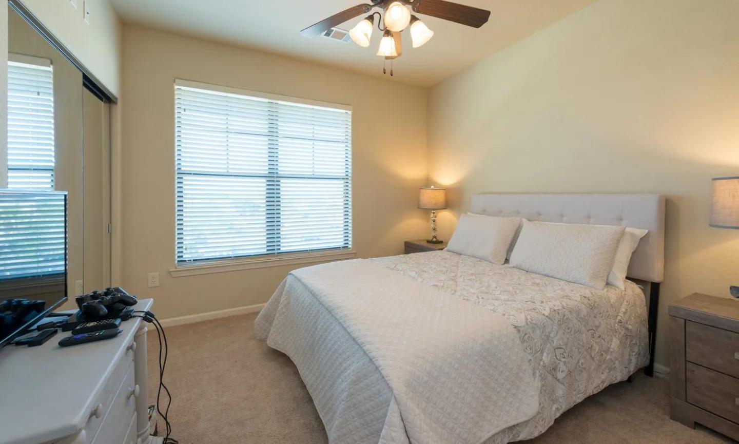 3BR Disney Condo | 3 En-Suites + Pools