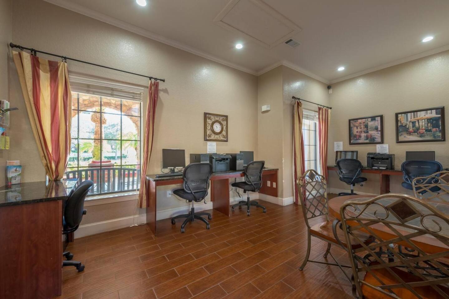 3BR Disney Condo | 3 En-Suites + Pools