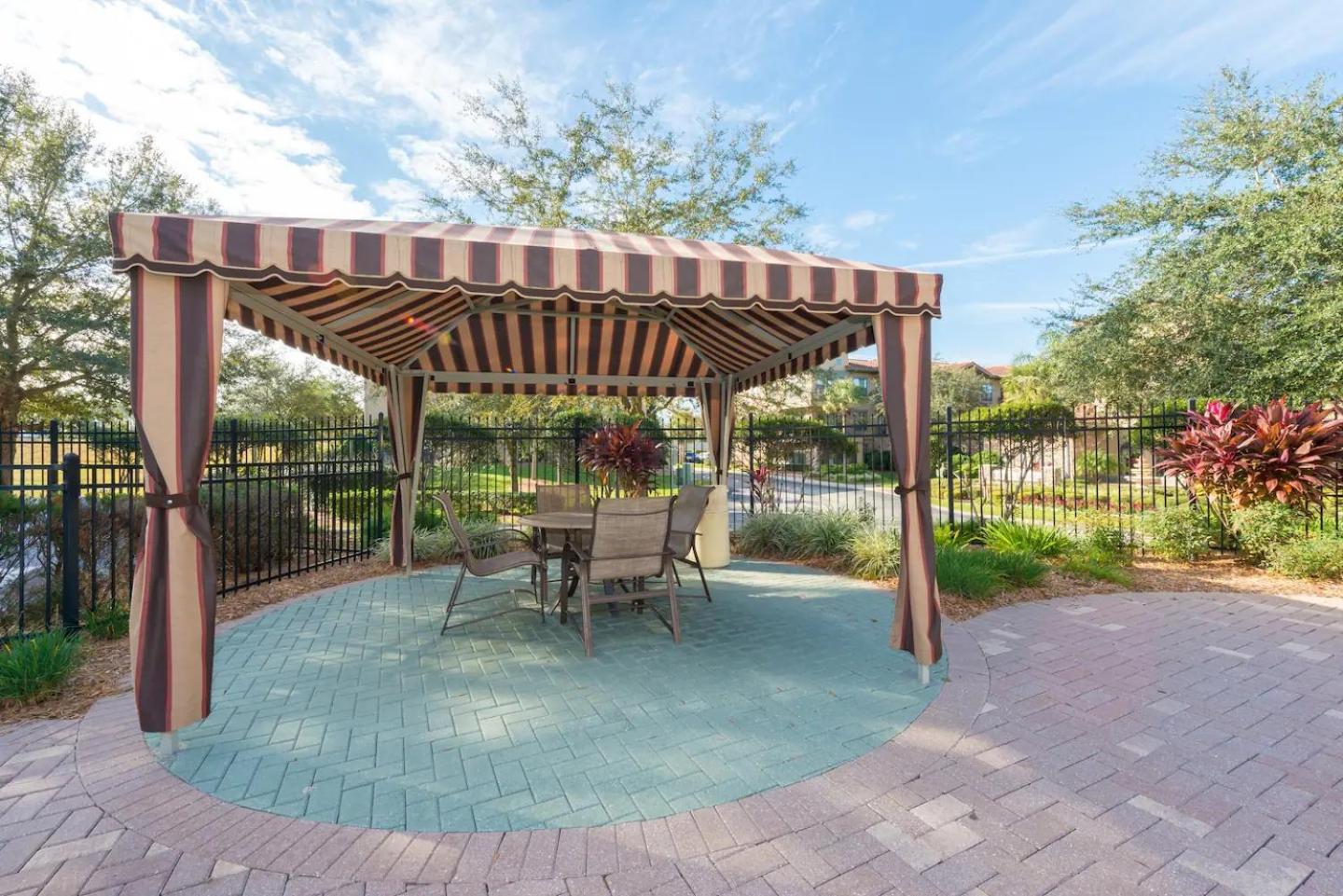 3BR Disney Condo | 3 En-Suites + Pools