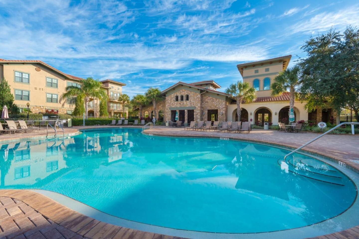 3BR Disney Condo | 3 En-Suites + Pools