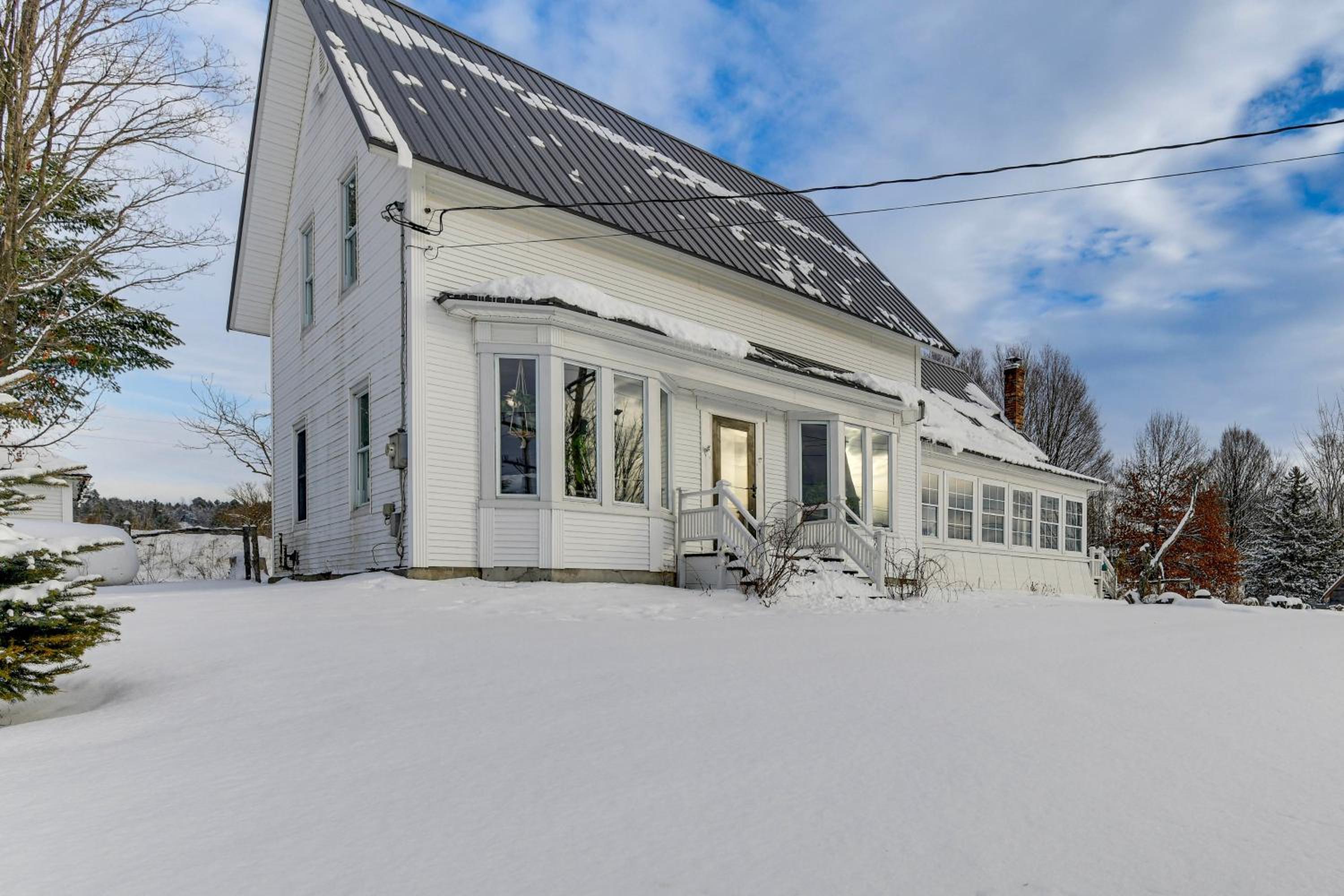 Green Mountain Views! Lowell Getaway Near Skiing