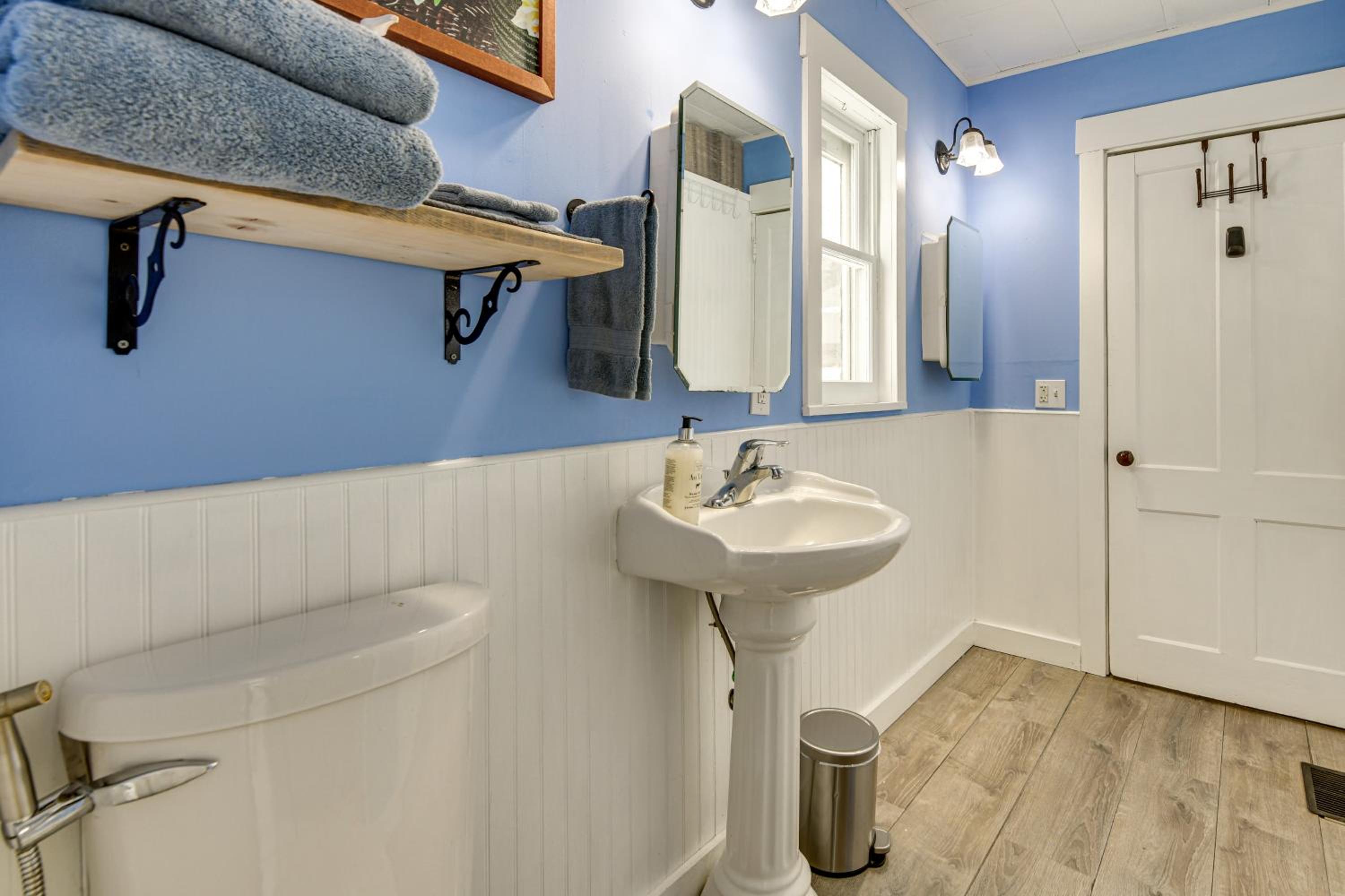 Green Mountain Views! Lowell Getaway Near Skiing