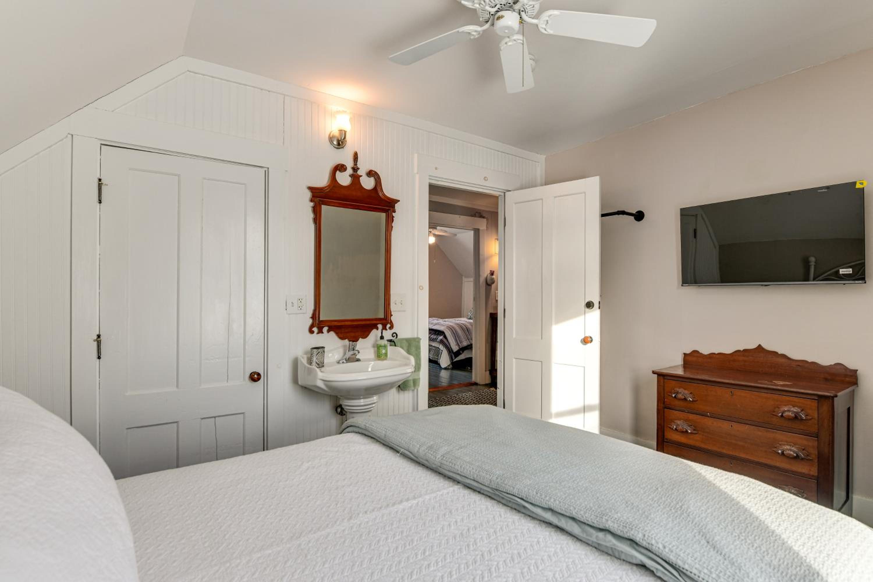 Green Mountain Views! Lowell Getaway Near Skiing