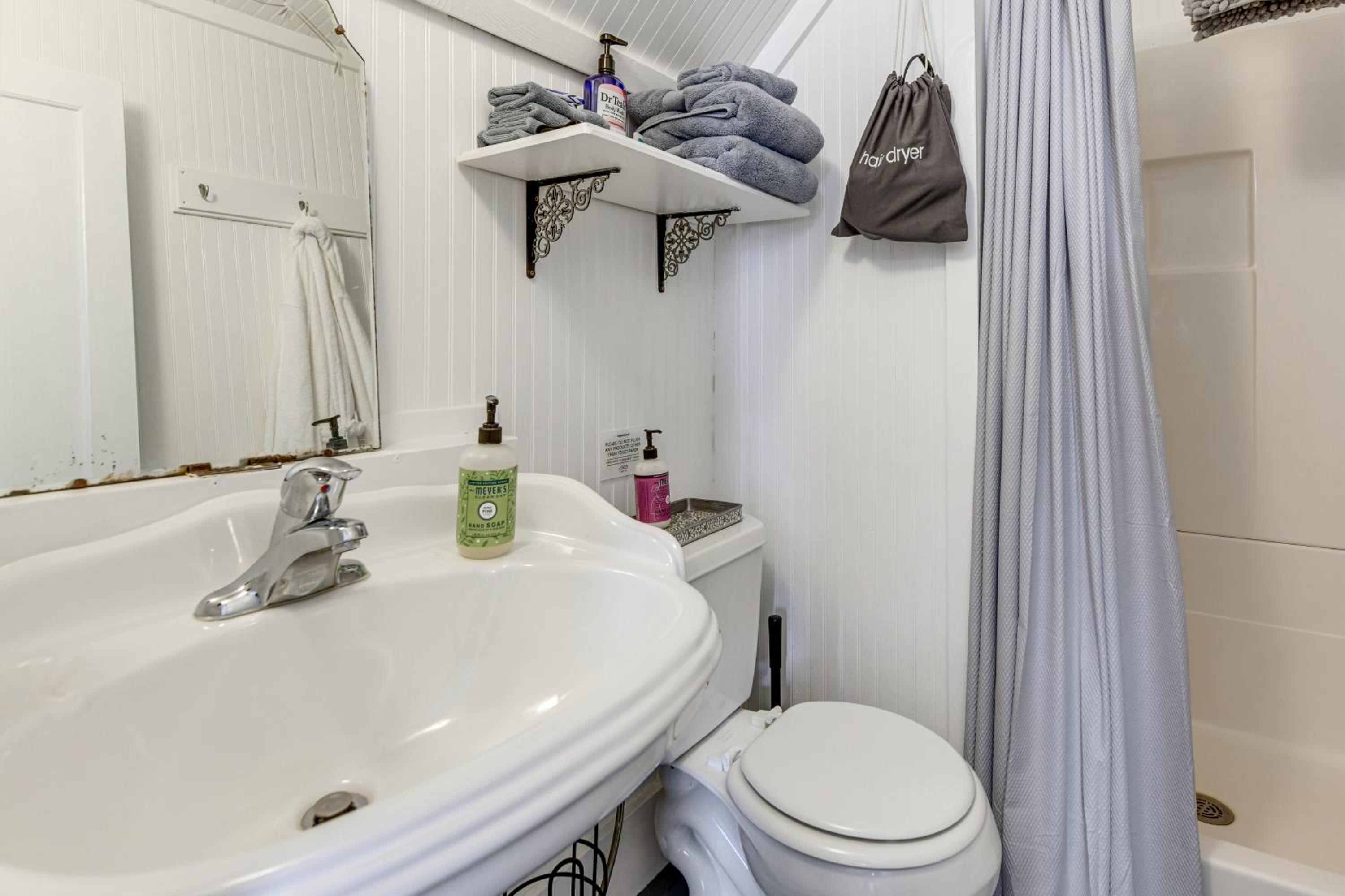 Green Mountain Views! Lowell Getaway Near Skiing