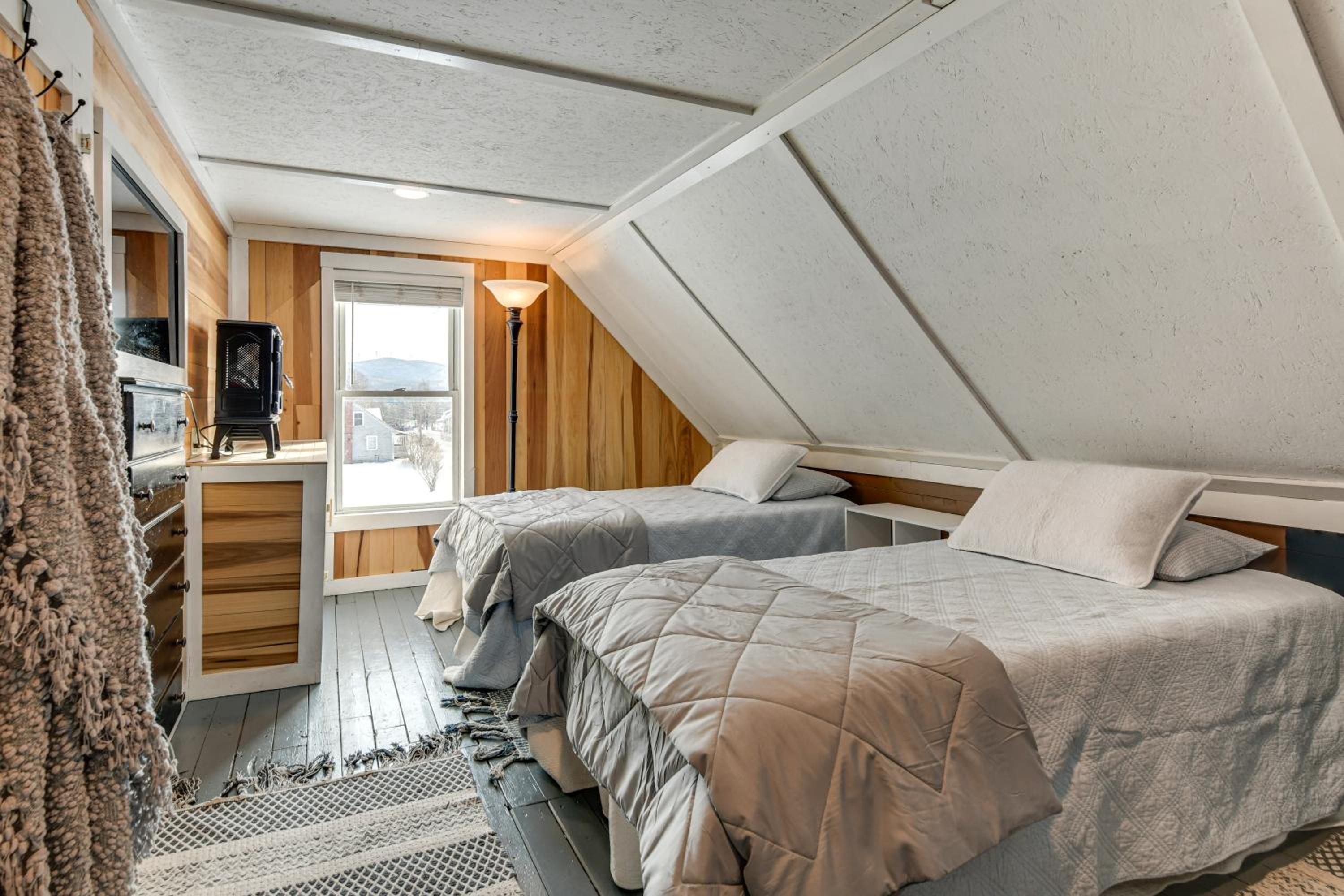 Green Mountain Views! Lowell Getaway Near Skiing