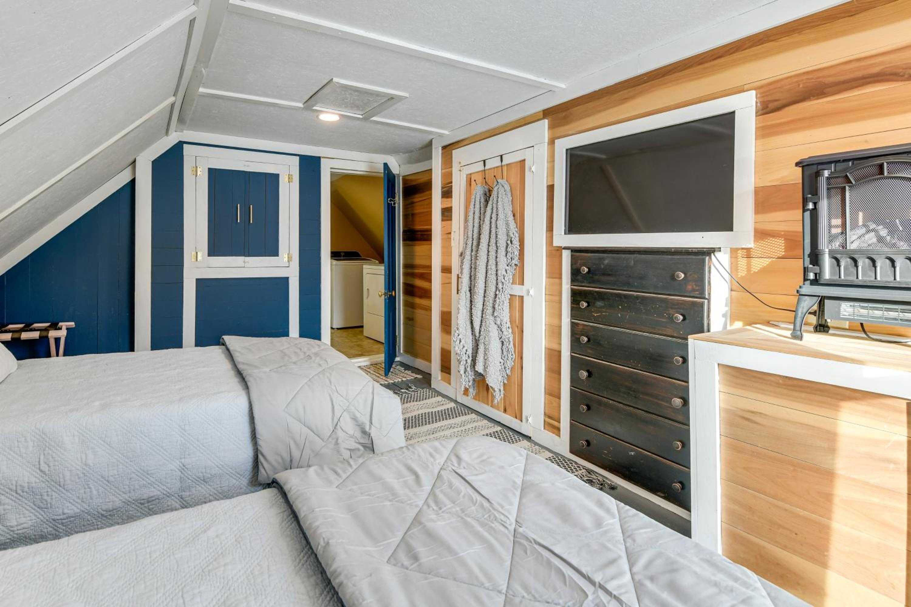 Green Mountain Views! Lowell Getaway Near Skiing