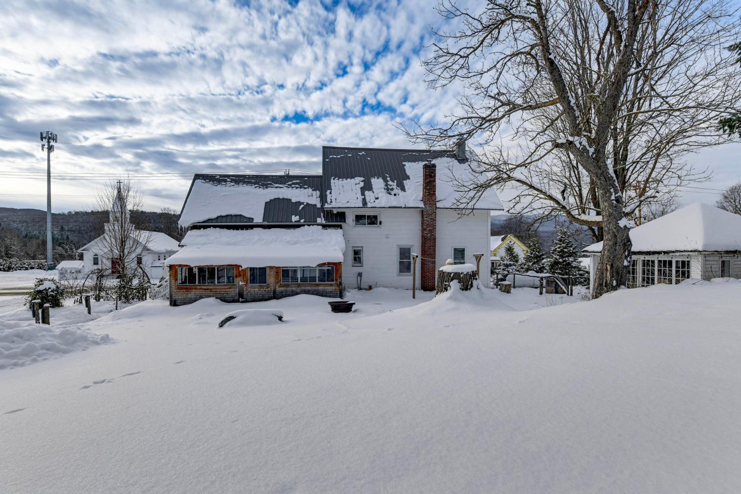 Green Mountain Views! Lowell Getaway Near Skiing