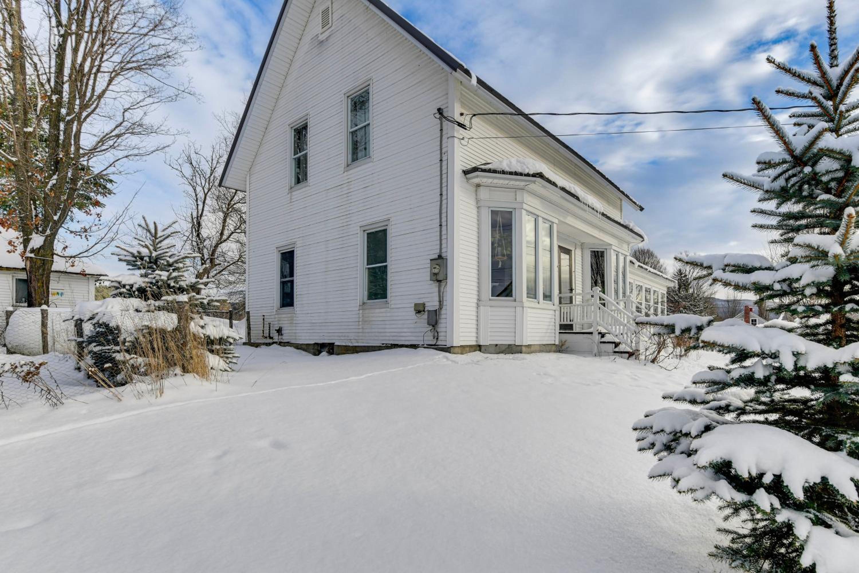 Green Mountain Views! Lowell Getaway Near Skiing