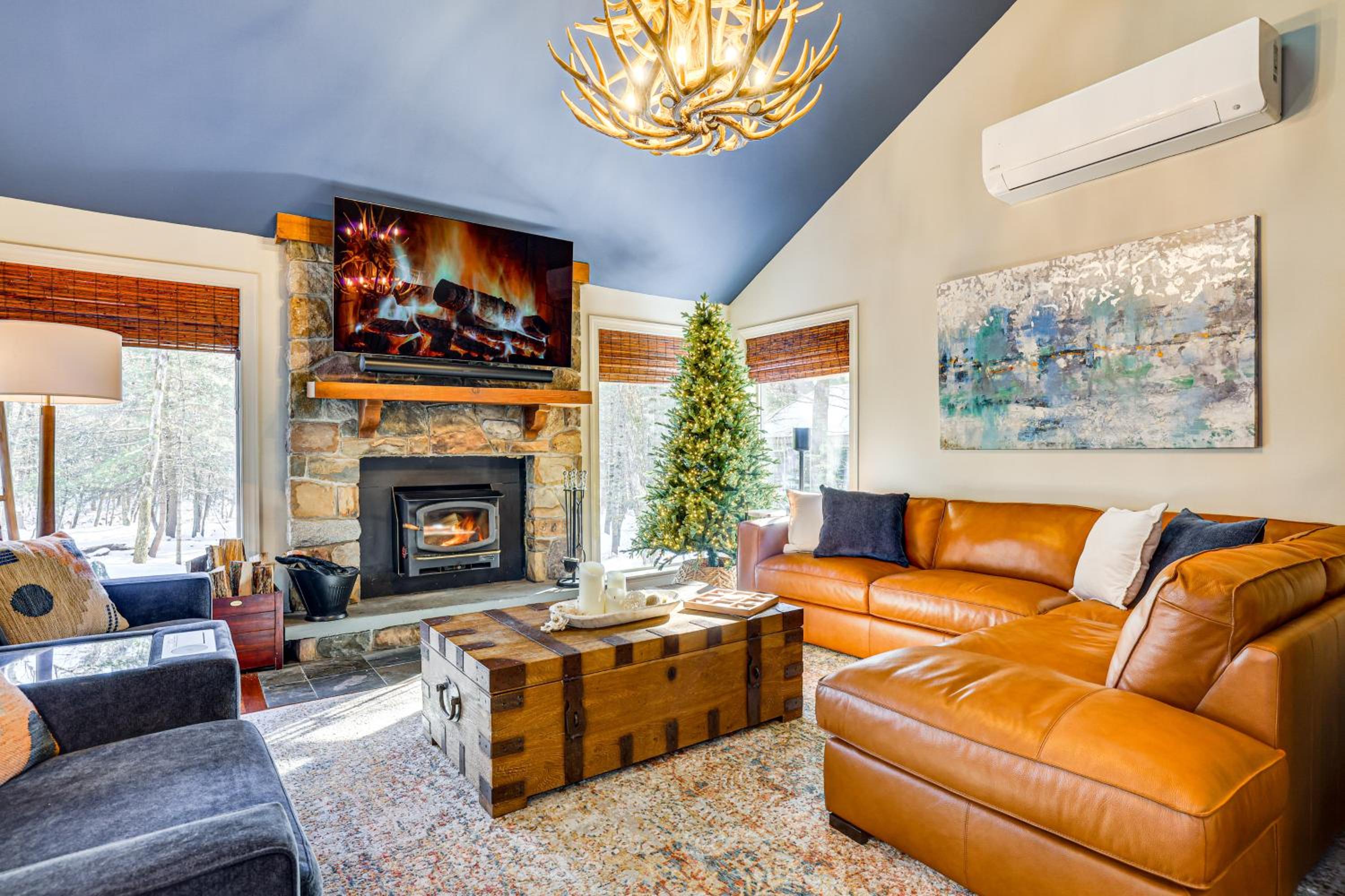 Lake Naomi Luxury Home with Stream Pool and Fire Pit