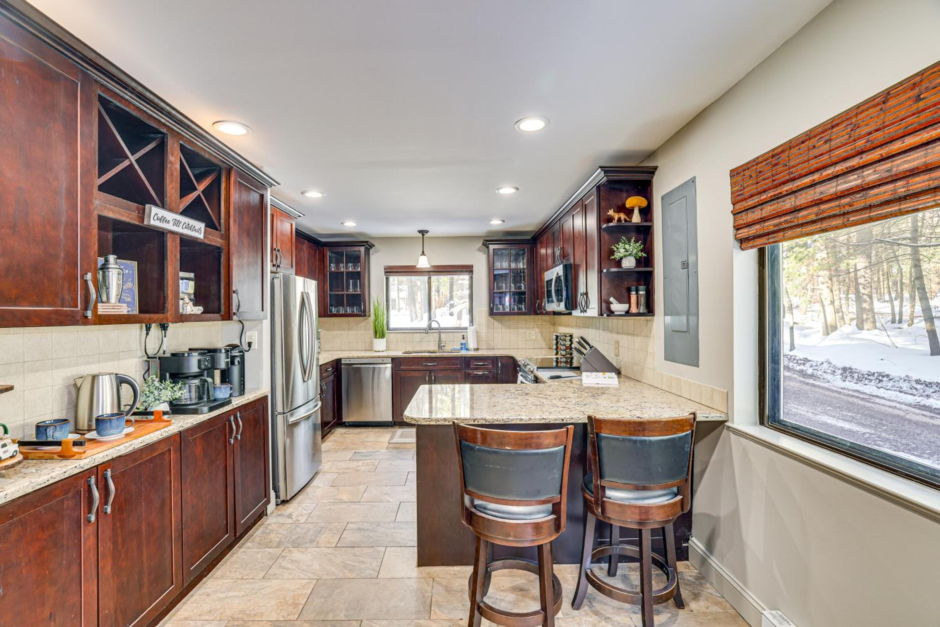Lake Naomi Luxury Home with Stream Pool and Fire Pit