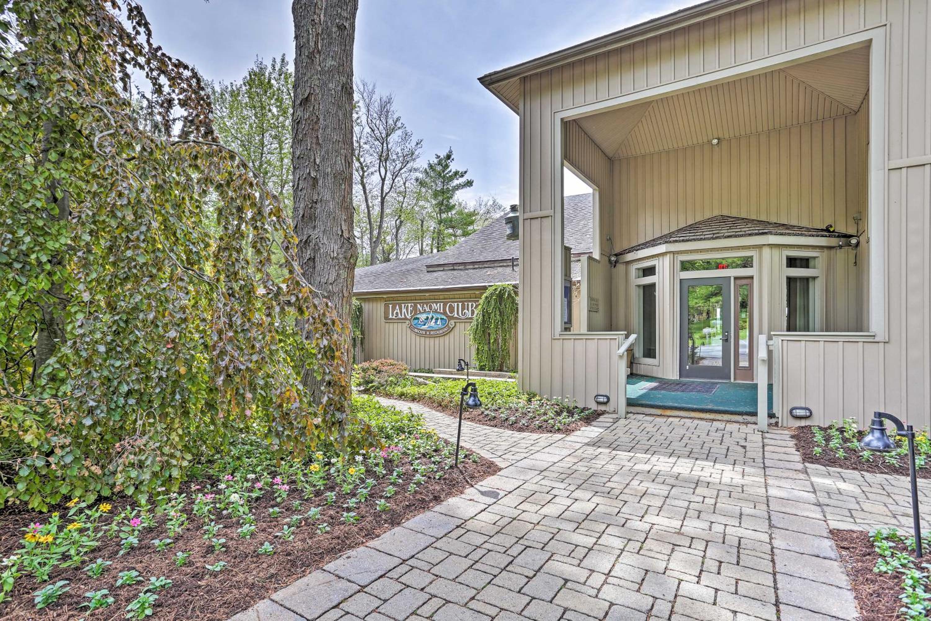 Lake Naomi Luxury Home with Stream Pool and Fire Pit