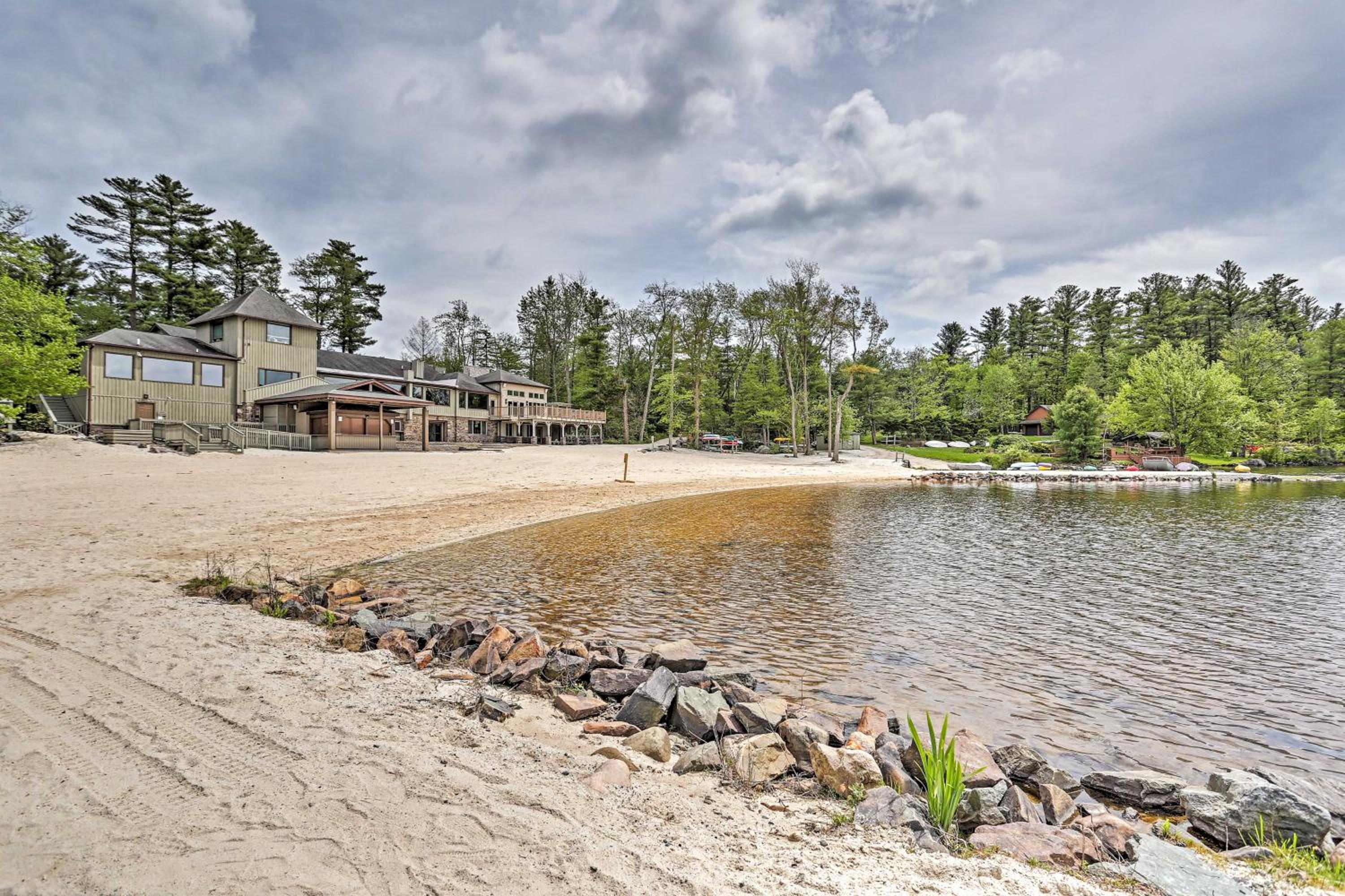 Lake Naomi Luxury Home with Stream Pool and Fire Pit
