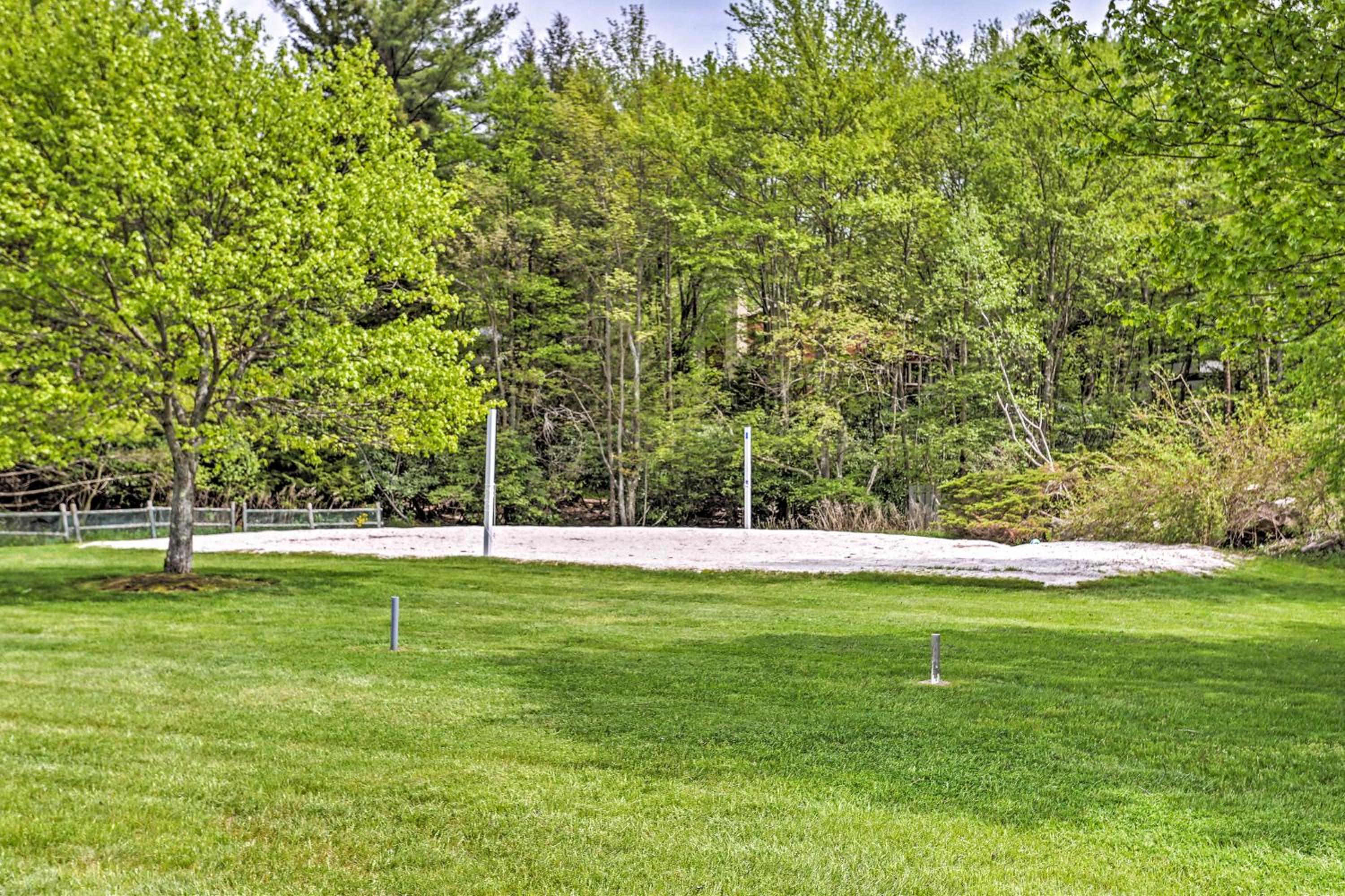 Lake Naomi Luxury Home with Stream Pool and Fire Pit