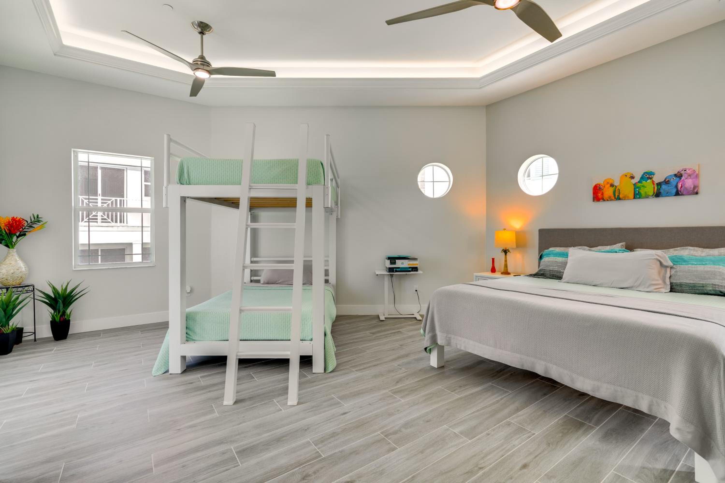 Luxury Group Escape in Cape Corals Cape Harbour!