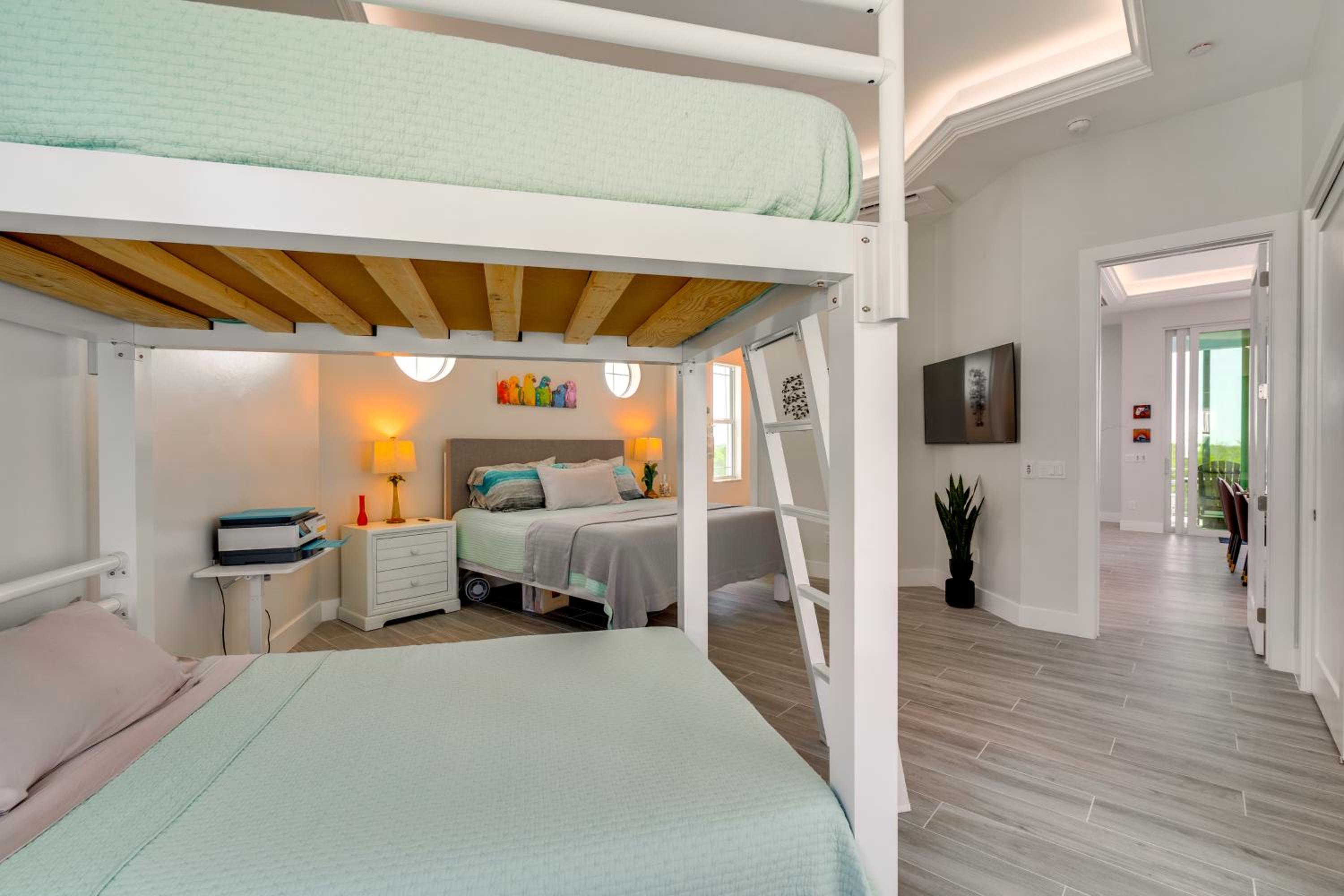 Luxury Group Escape in Cape Corals Cape Harbour!