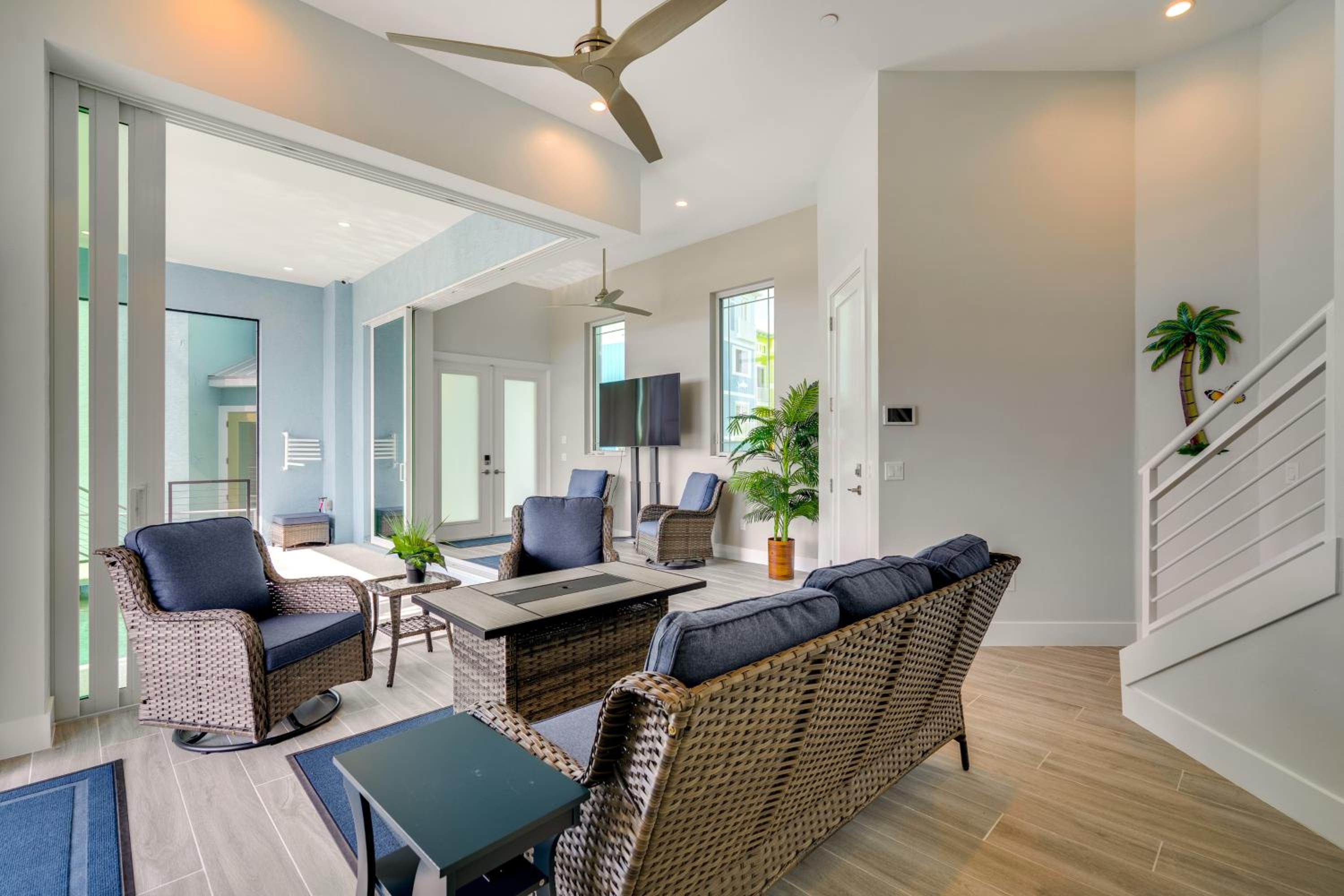 Luxury Group Escape in Cape Corals Cape Harbour!