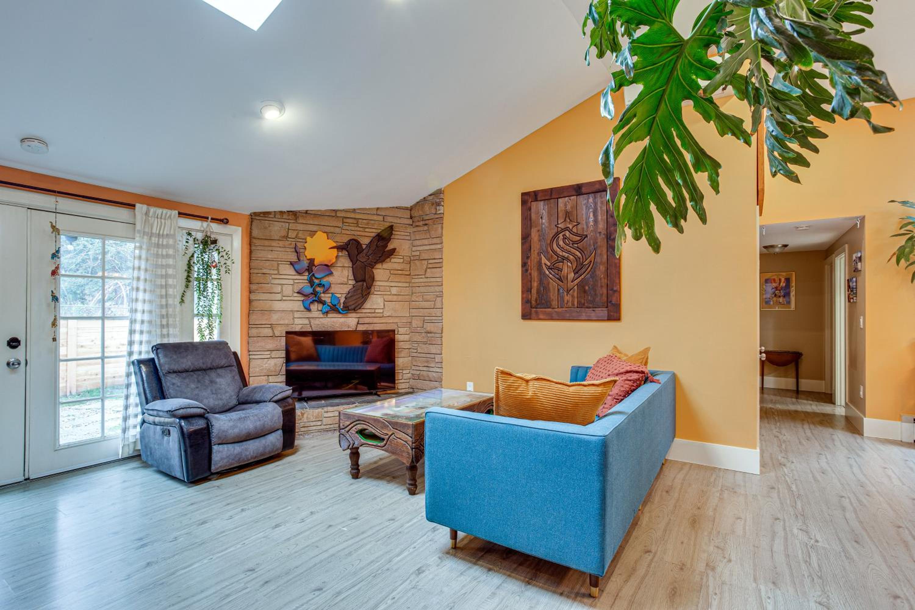 8 Mi to Lumen Field Seattle Area Home with Backyard