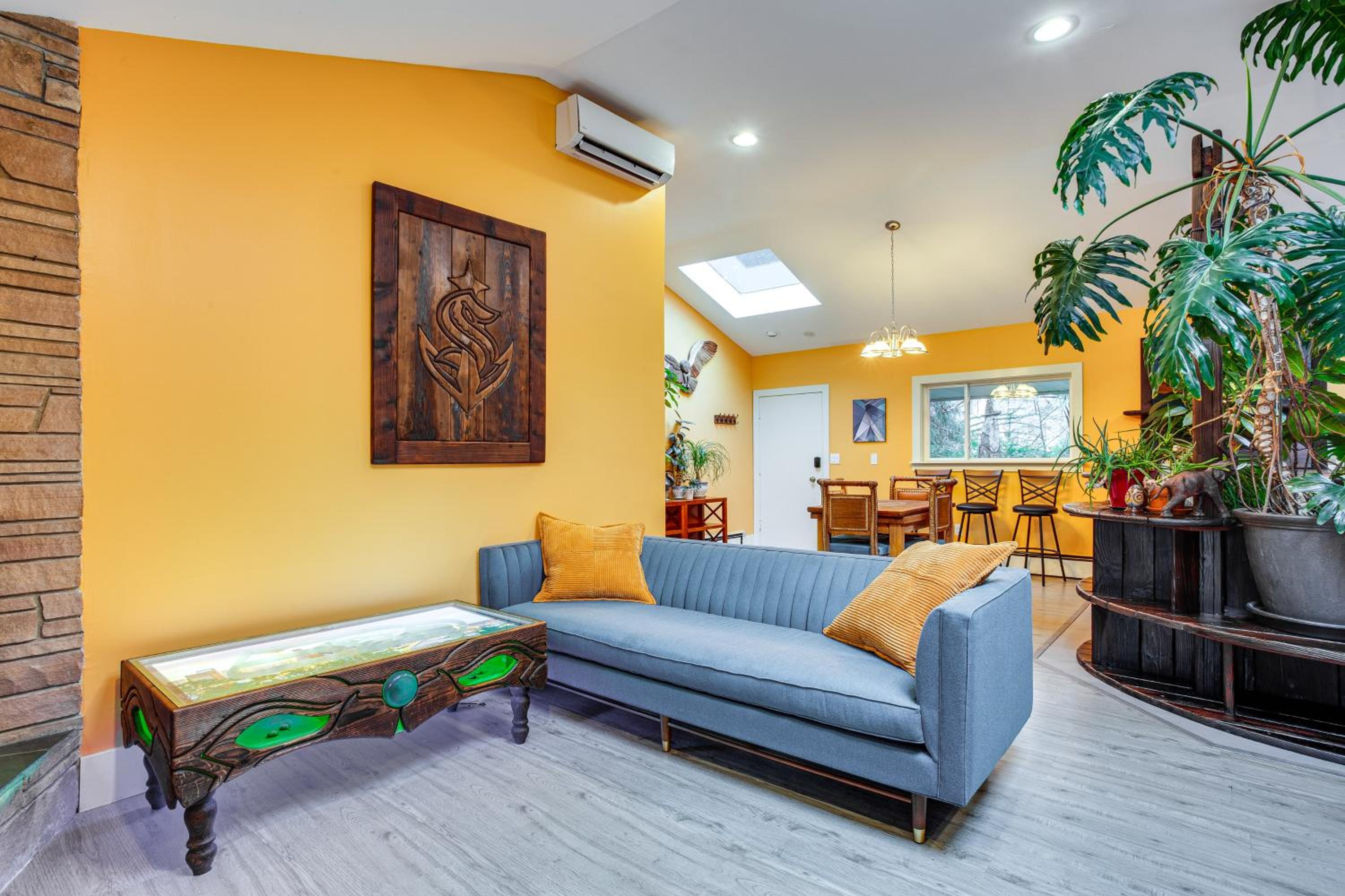 8 Mi to Lumen Field Seattle Area Home with Backyard