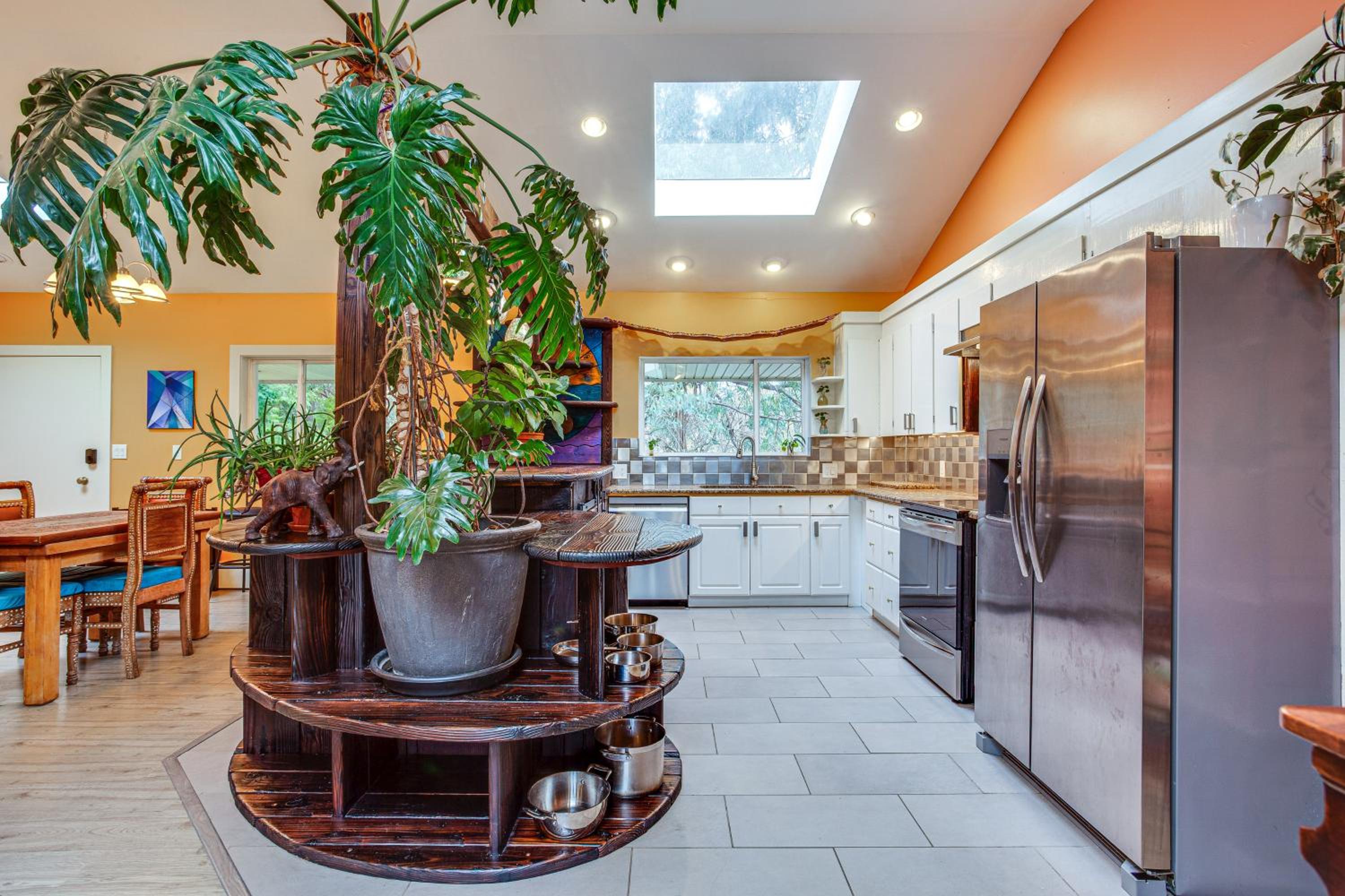 8 Mi to Lumen Field Seattle Area Home with Backyard