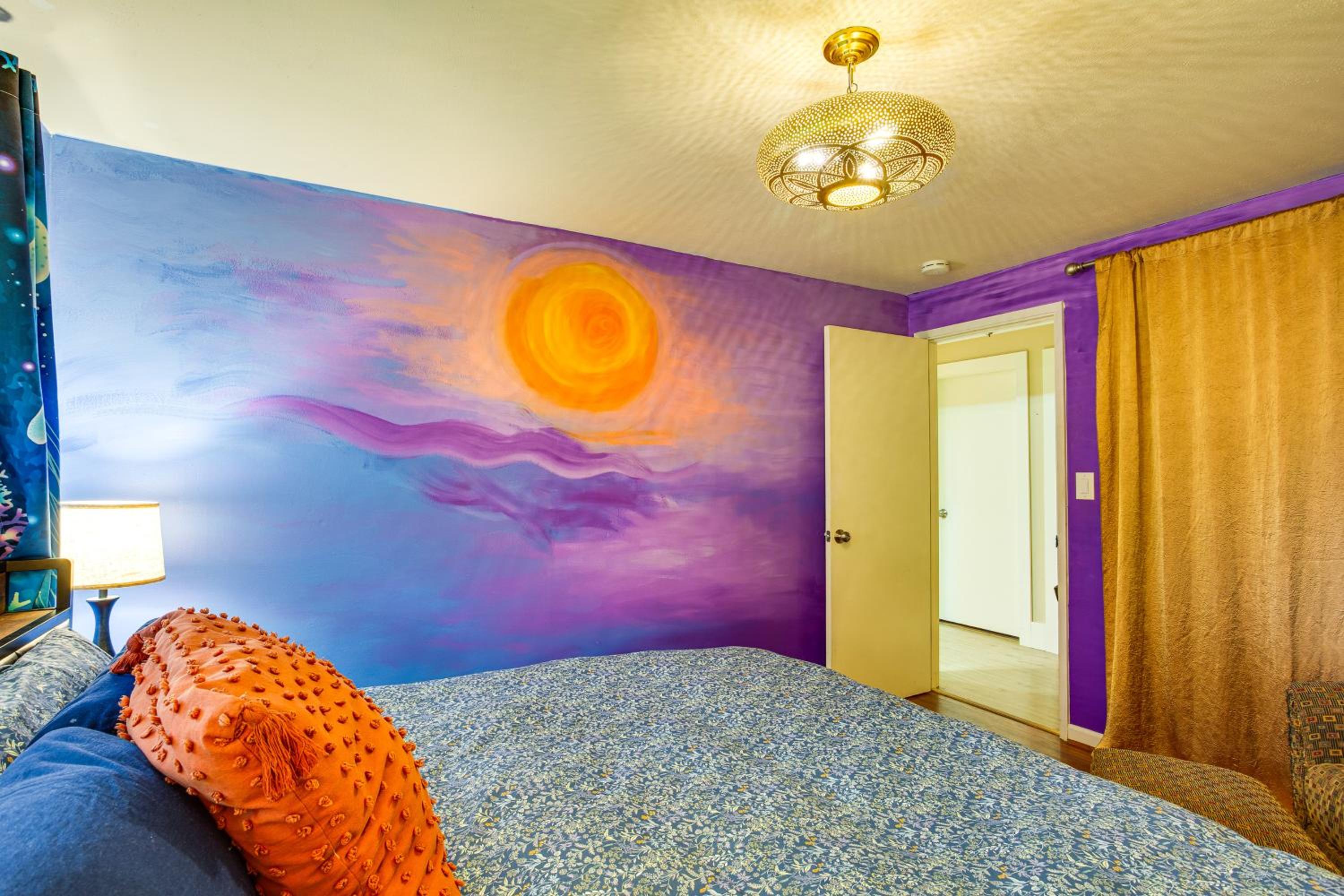 8 Mi to Lumen Field Seattle Area Home with Backyard