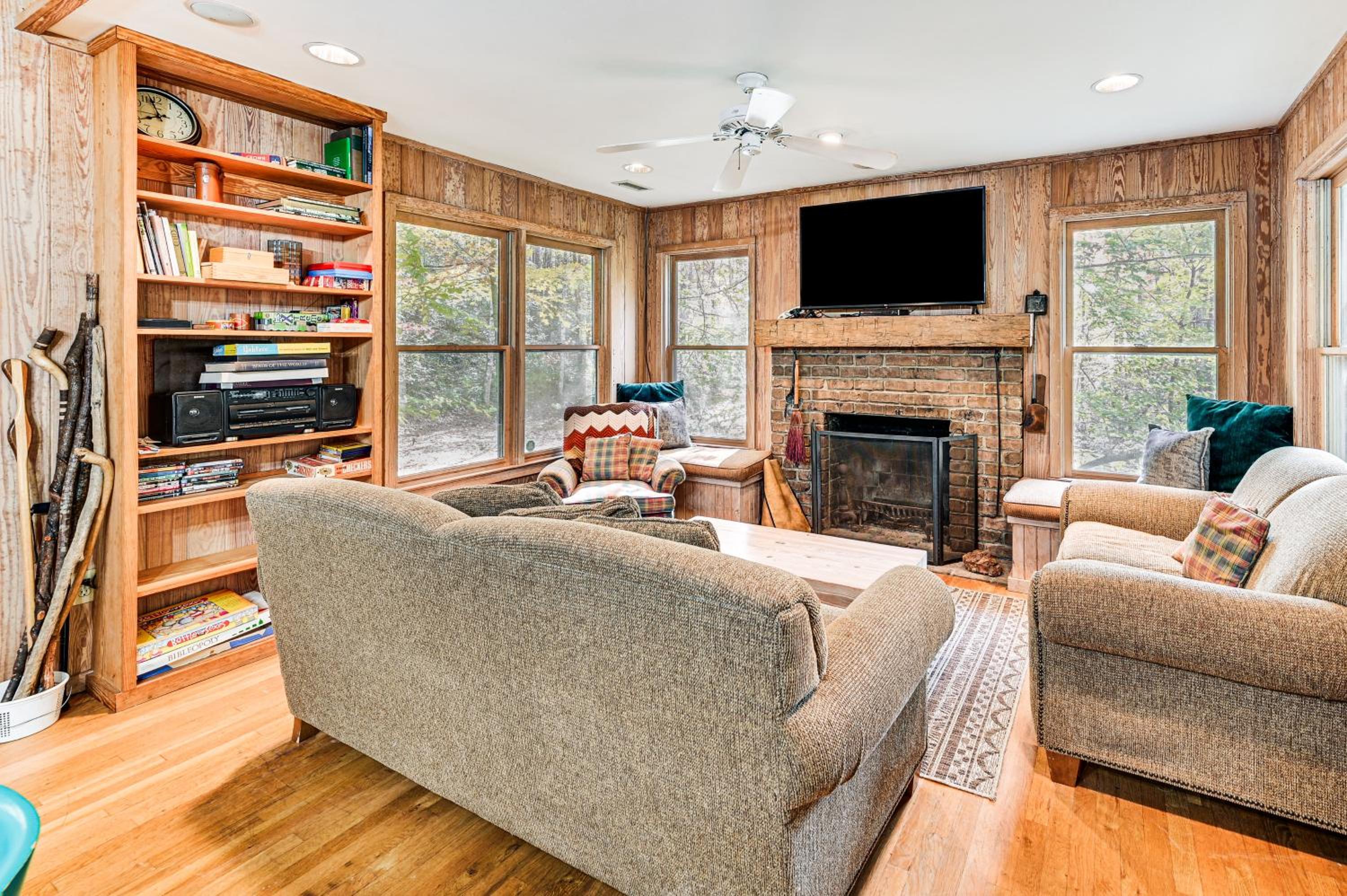 Relax Creekside Forest-View Gem in Marietta!