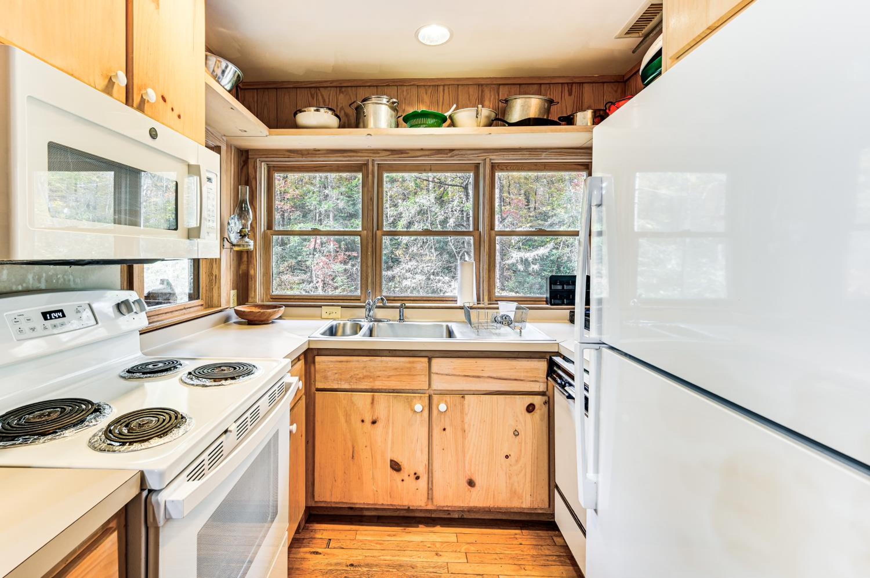 Relax Creekside Forest-View Gem in Marietta!