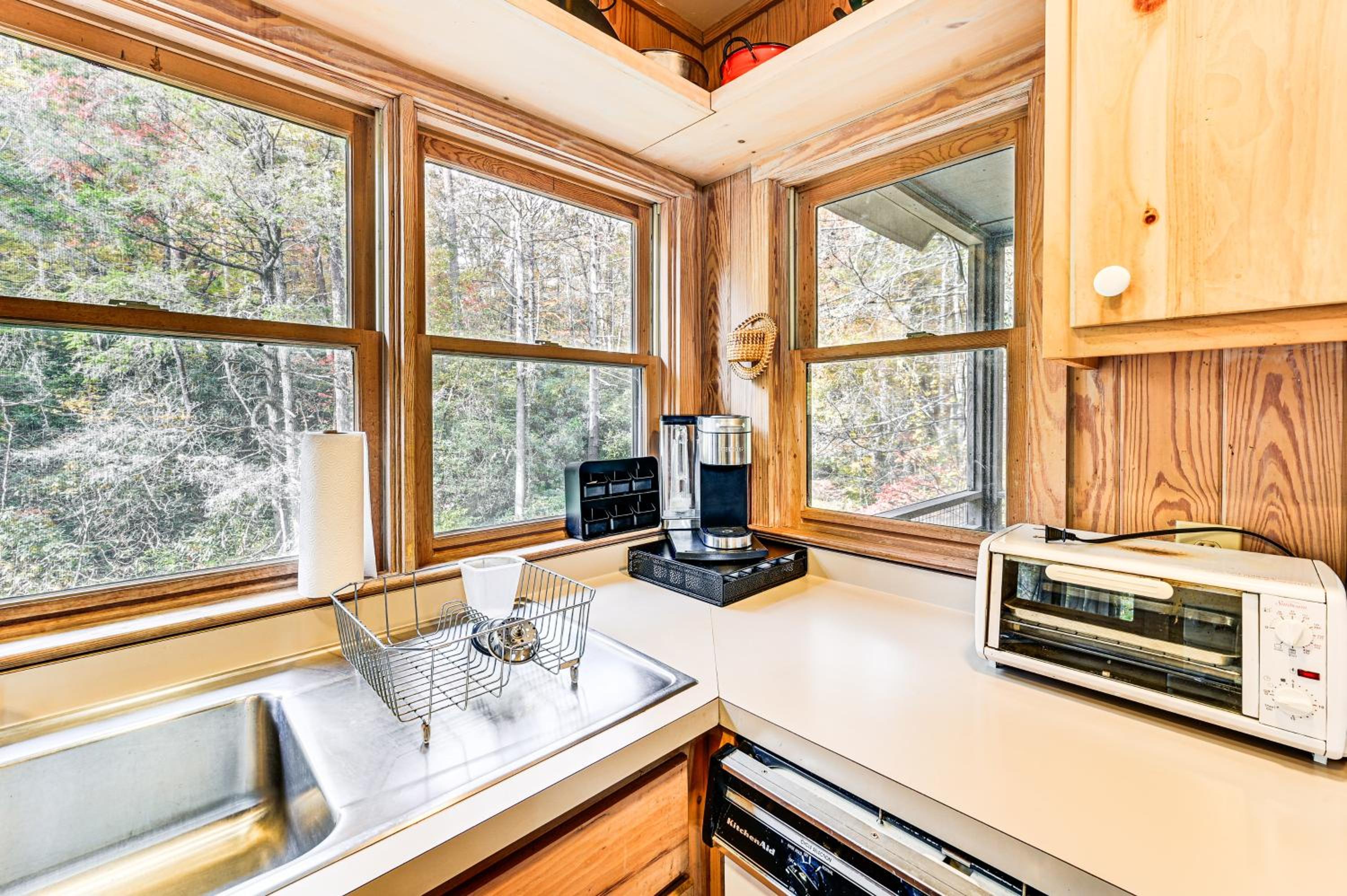 Relax Creekside Forest-View Gem in Marietta!