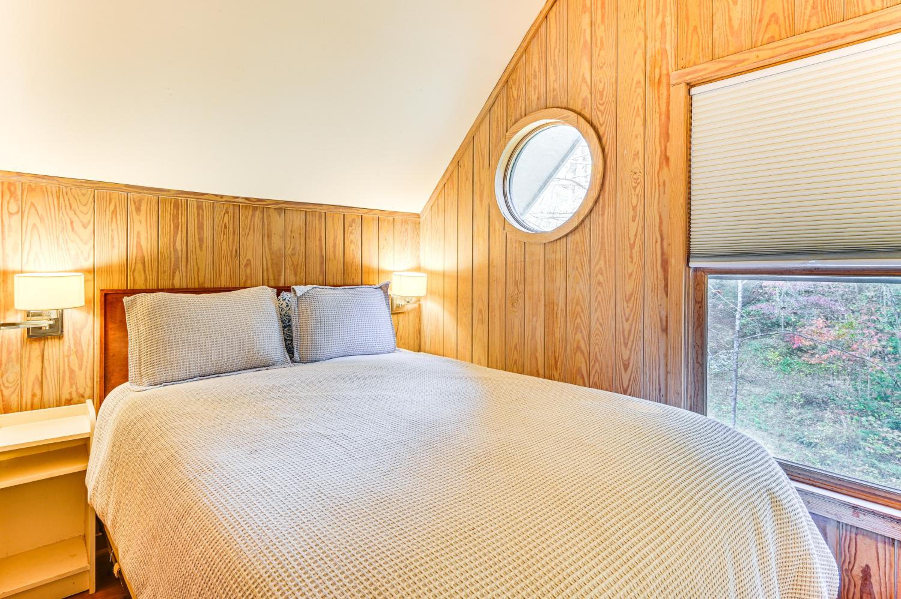 Relax Creekside Forest-View Gem in Marietta!