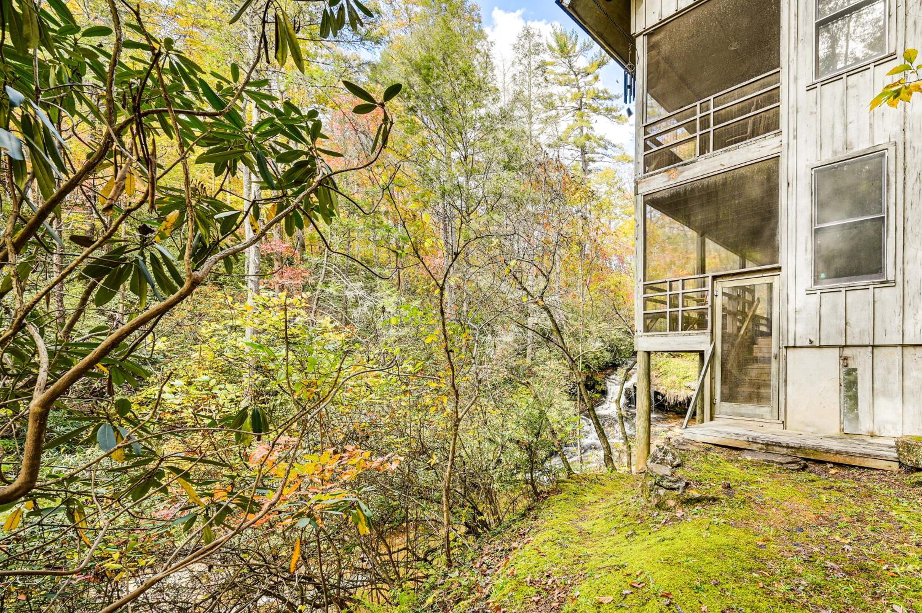 Relax Creekside Forest-View Gem in Marietta!