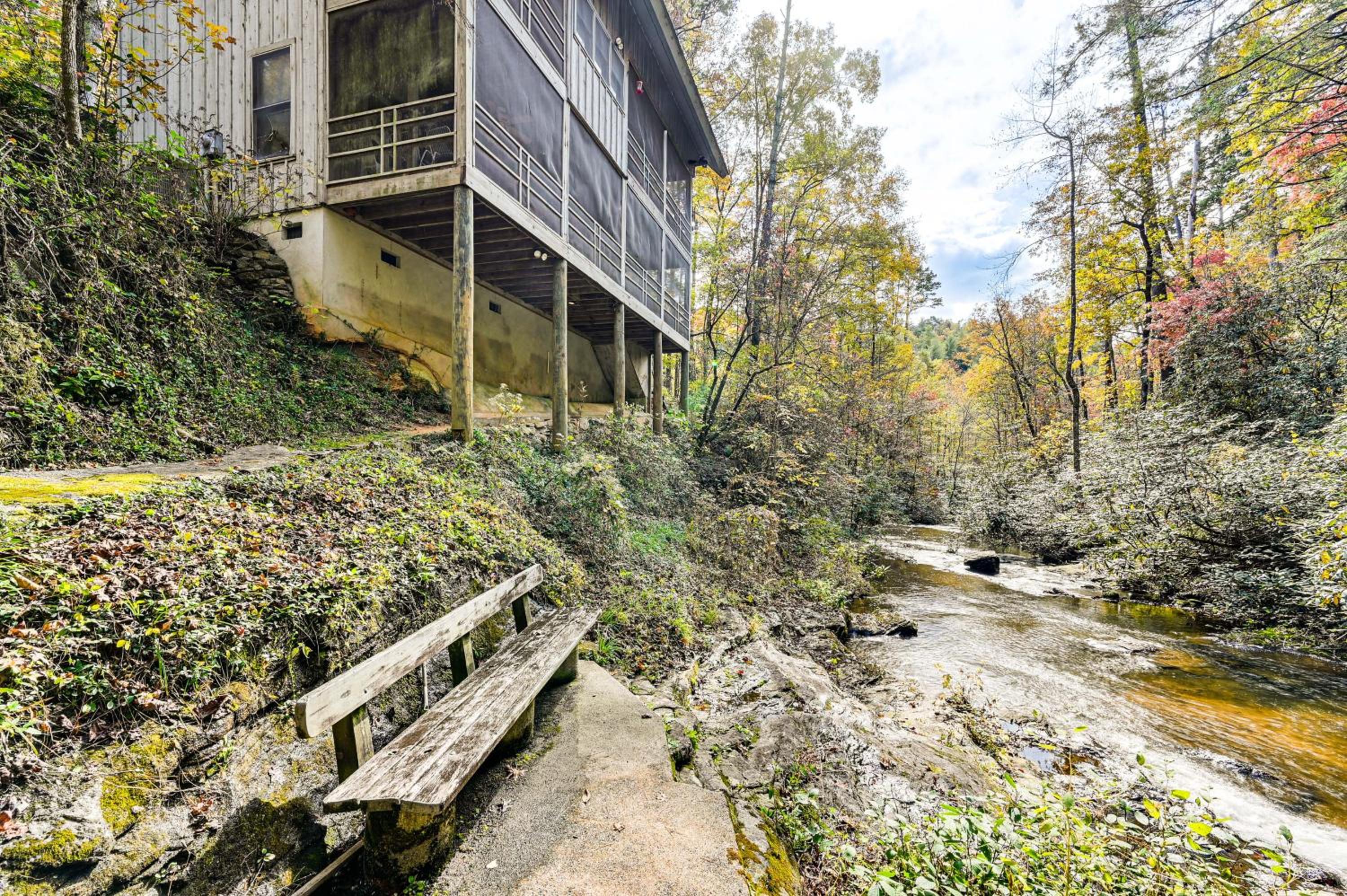Relax Creekside Forest-View Gem in Marietta!