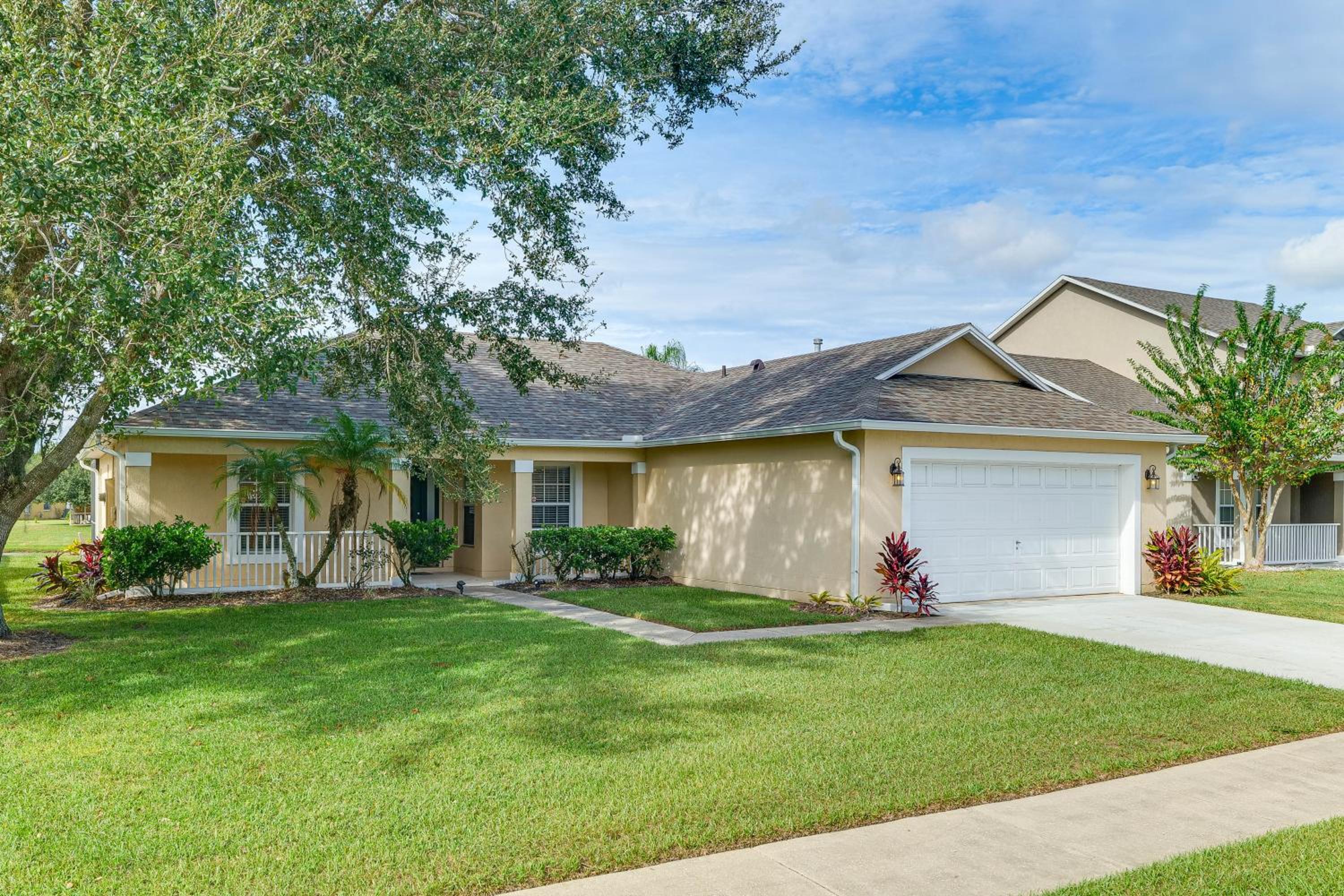 Florida Family Fun! Tranquil Home with Water Views