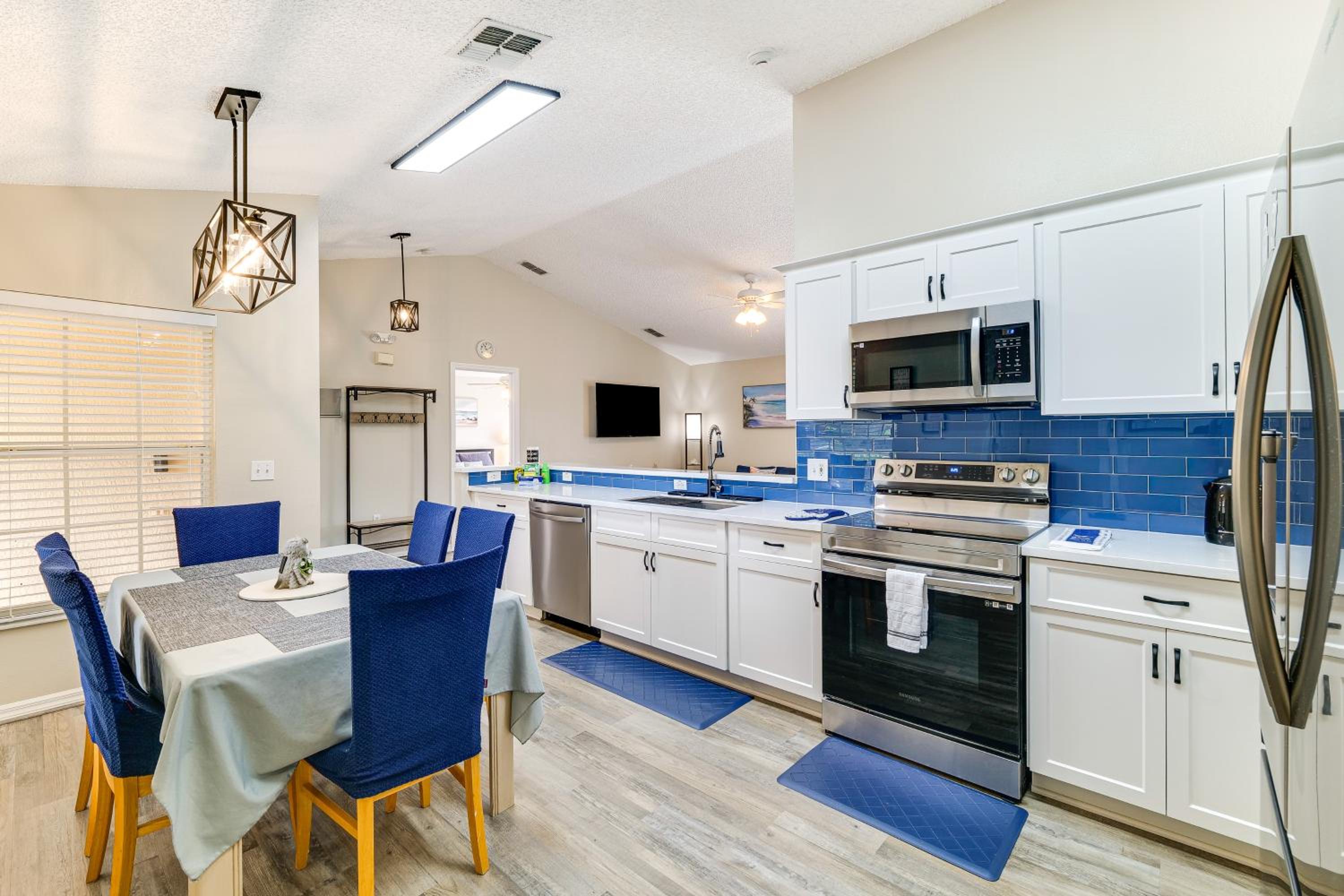 Florida Family Fun! Tranquil Home with Water Views
