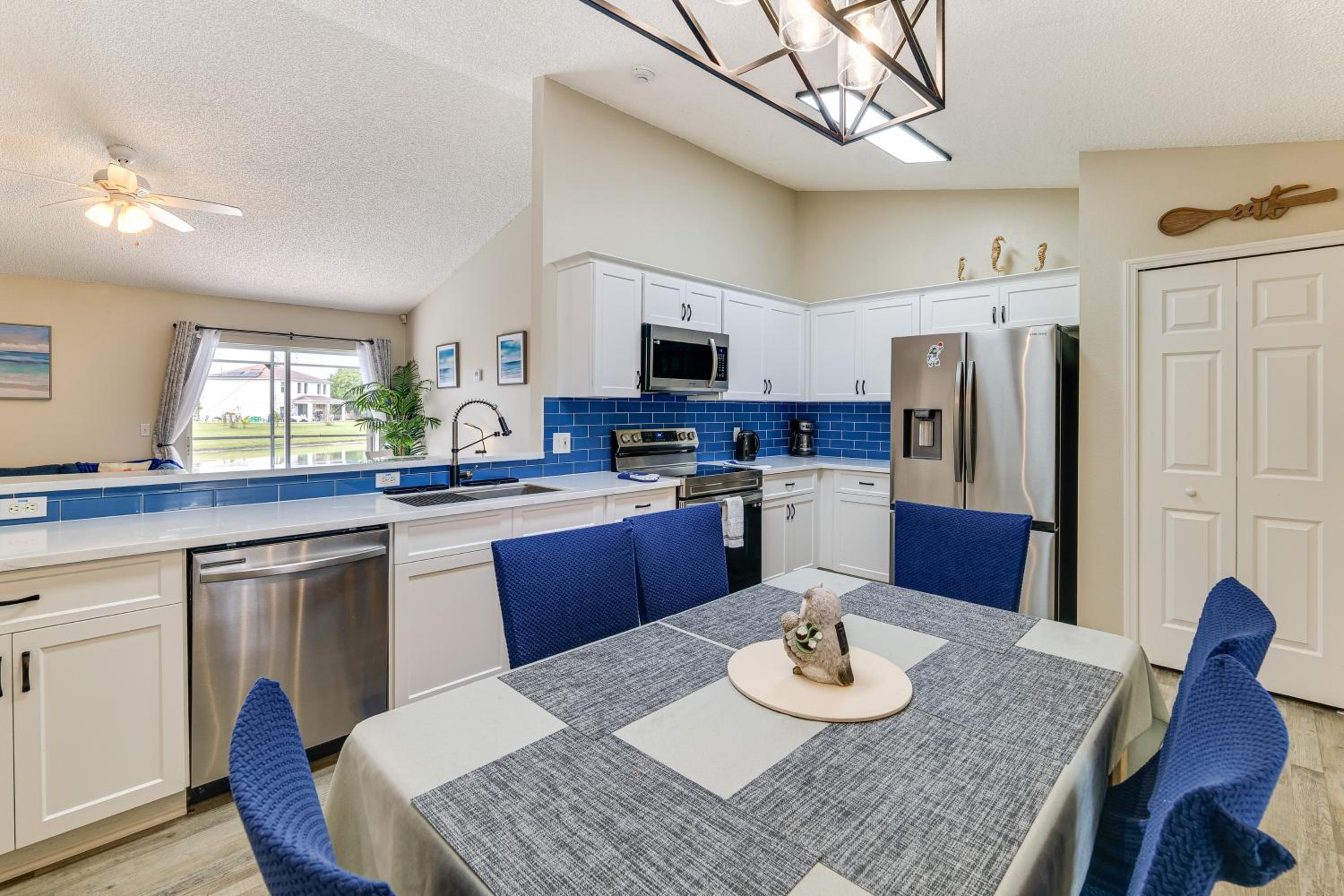 Florida Family Fun! Tranquil Home with Water Views