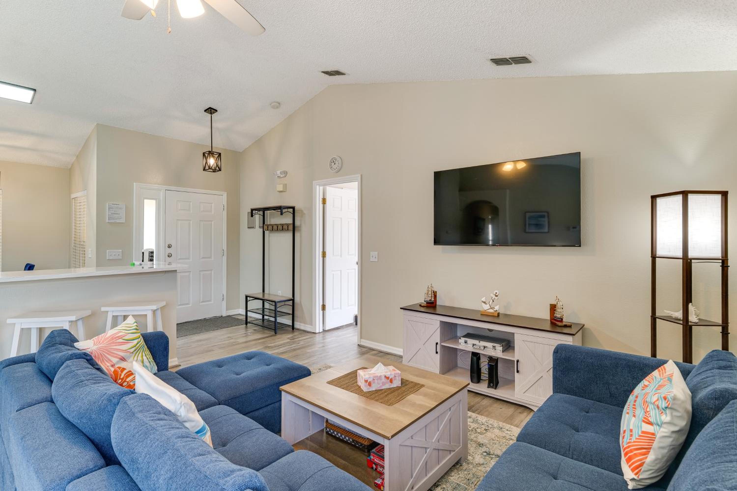 Florida Family Fun! Tranquil Home with Water Views