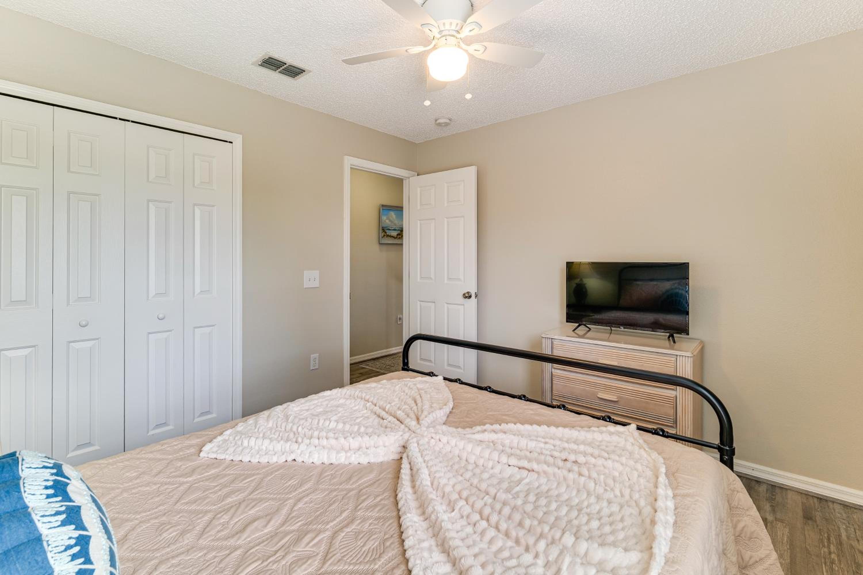Florida Family Fun! Tranquil Home with Water Views