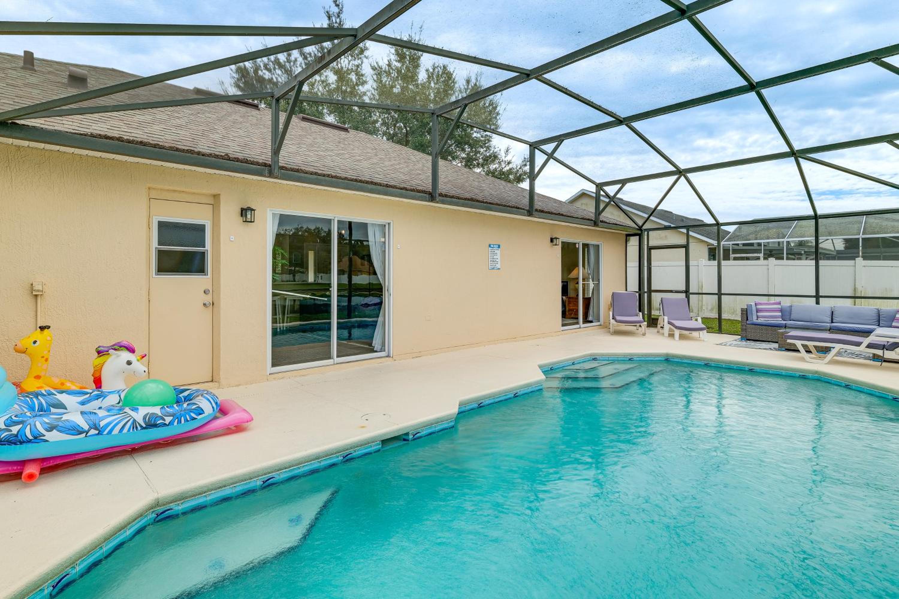 Florida Family Fun! Tranquil Home with Water Views
