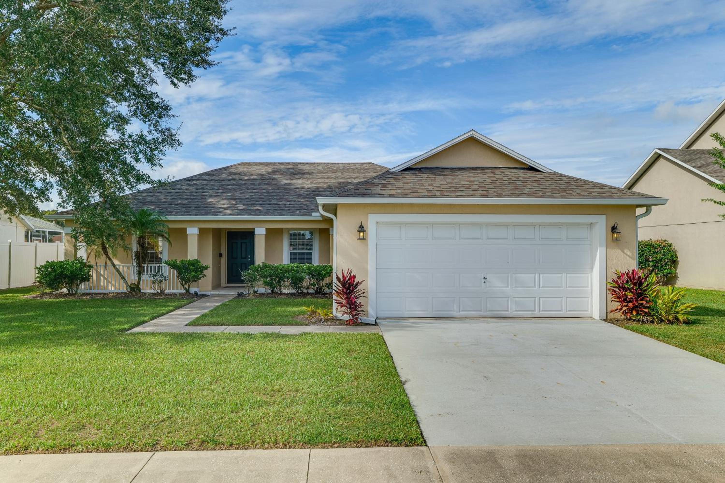 Florida Family Fun! Tranquil Home with Water Views