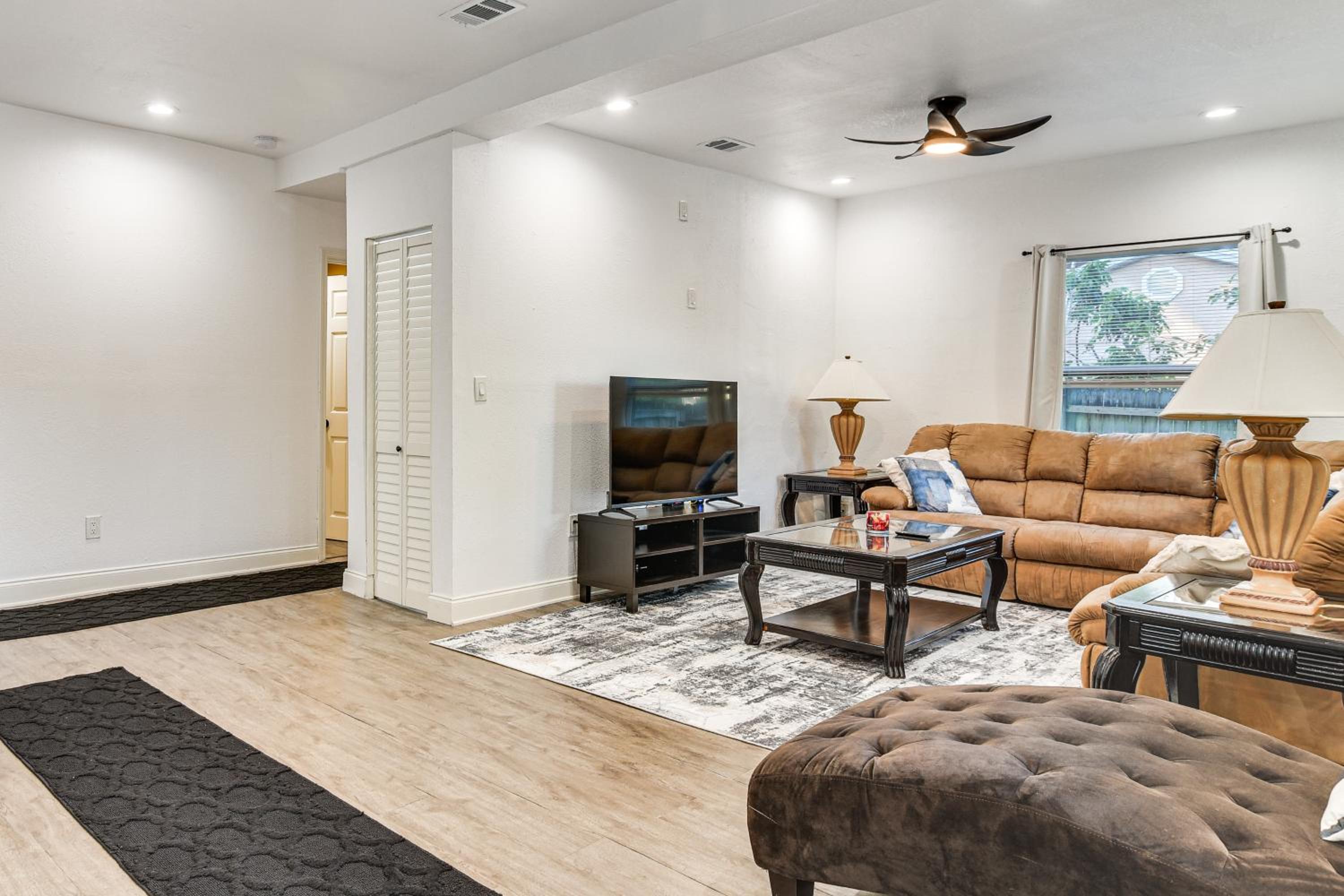 4 Mi to Dtwn St Pete! Pet-Friendly Home with Yard