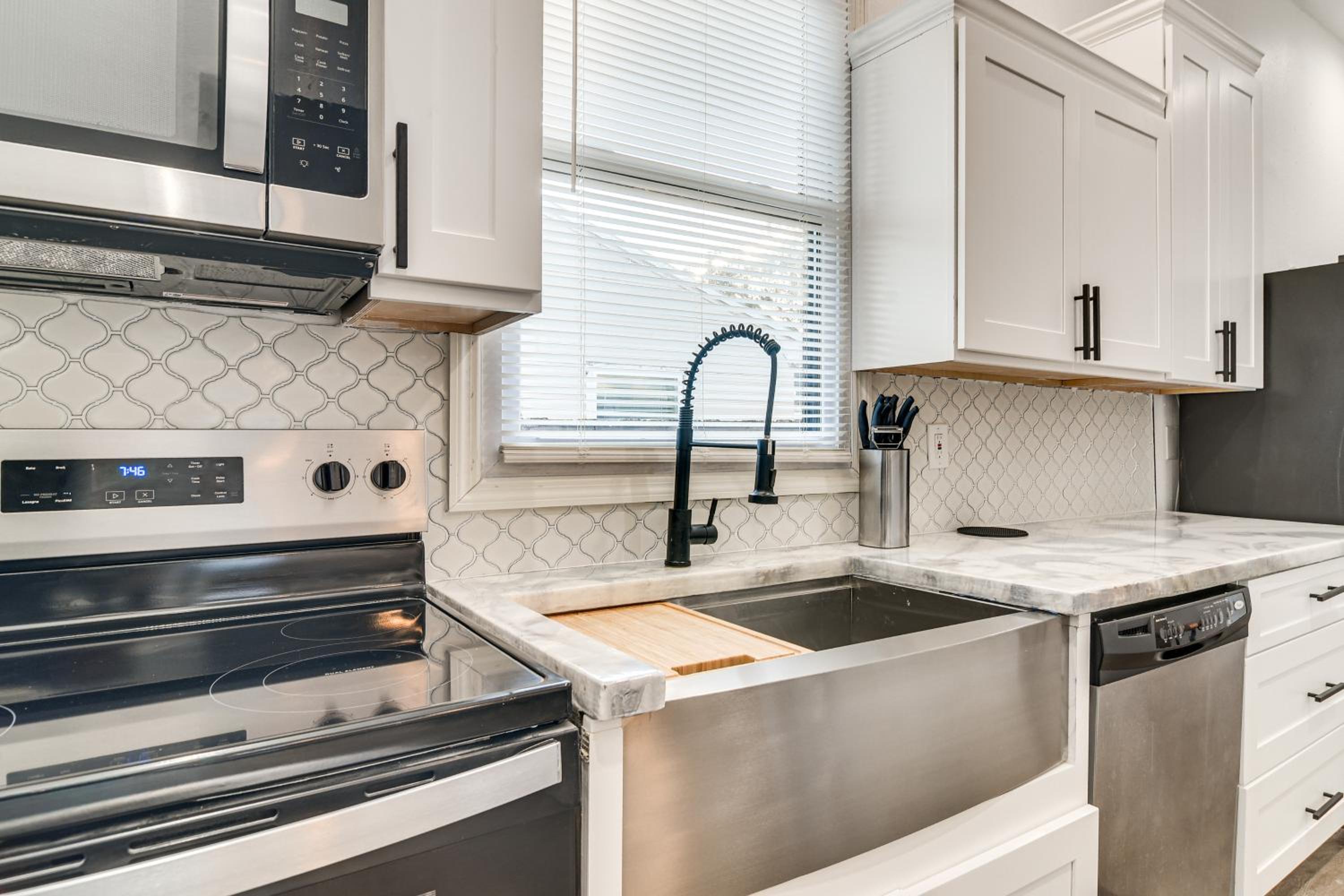 4 Mi to Dtwn St Pete! Pet-Friendly Home with Yard