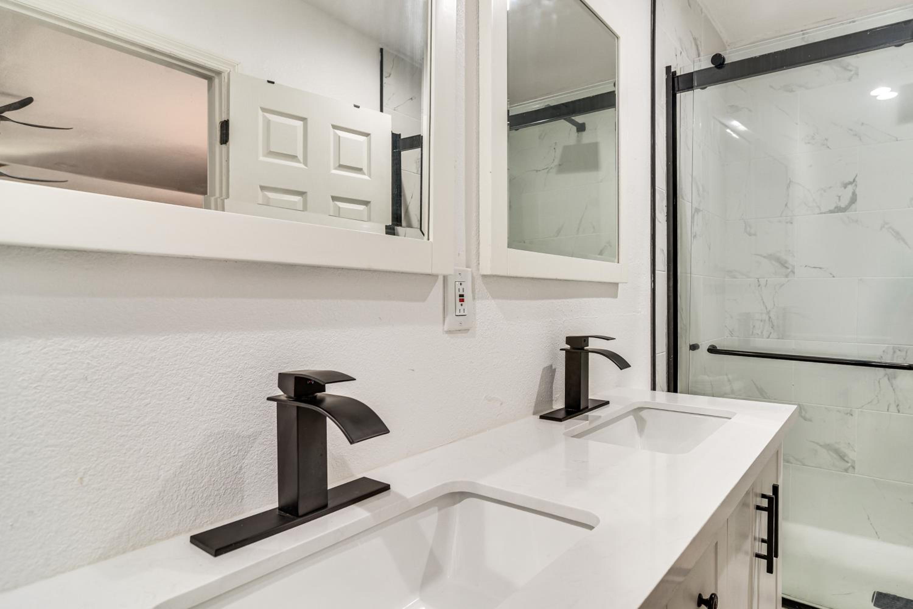 4 Mi to Dtwn St Pete! Pet-Friendly Home with Yard