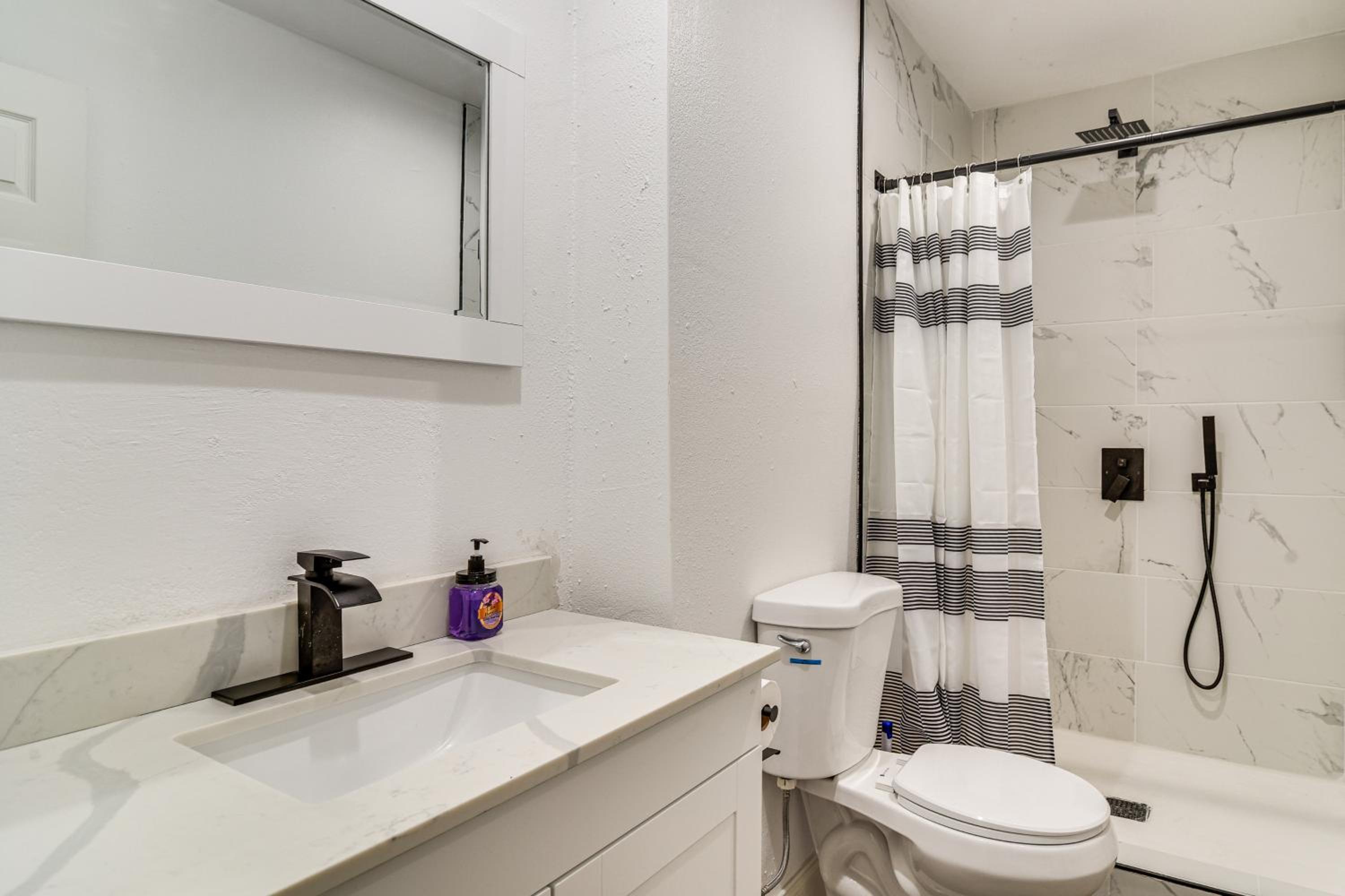 4 Mi to Dtwn St Pete! Pet-Friendly Home with Yard