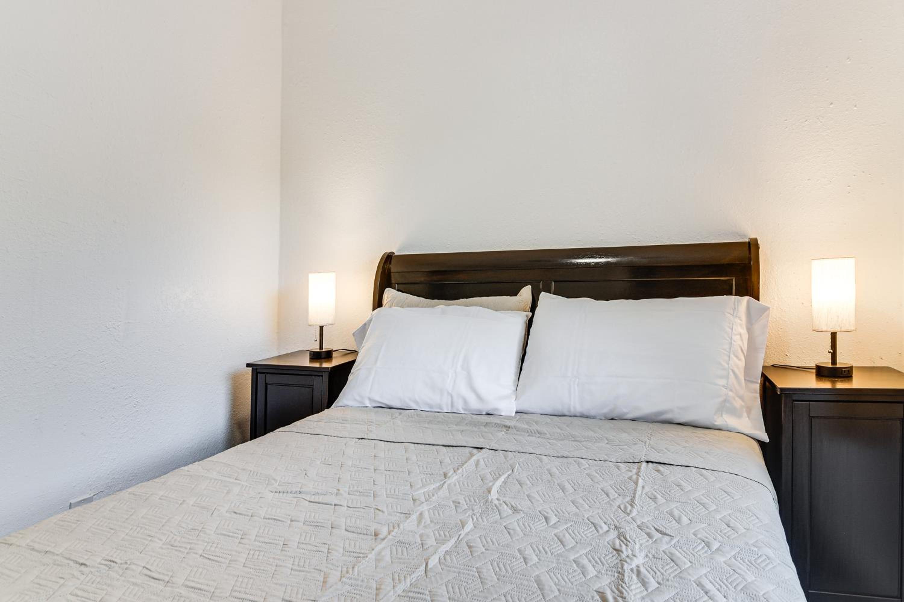 4 Mi to Dtwn St Pete! Pet-Friendly Home with Yard