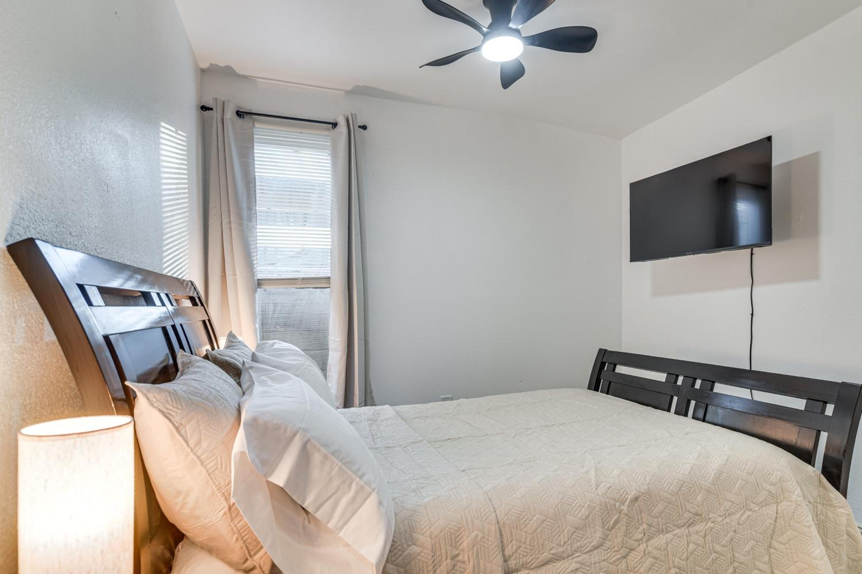 4 Mi to Dtwn St Pete! Pet-Friendly Home with Yard