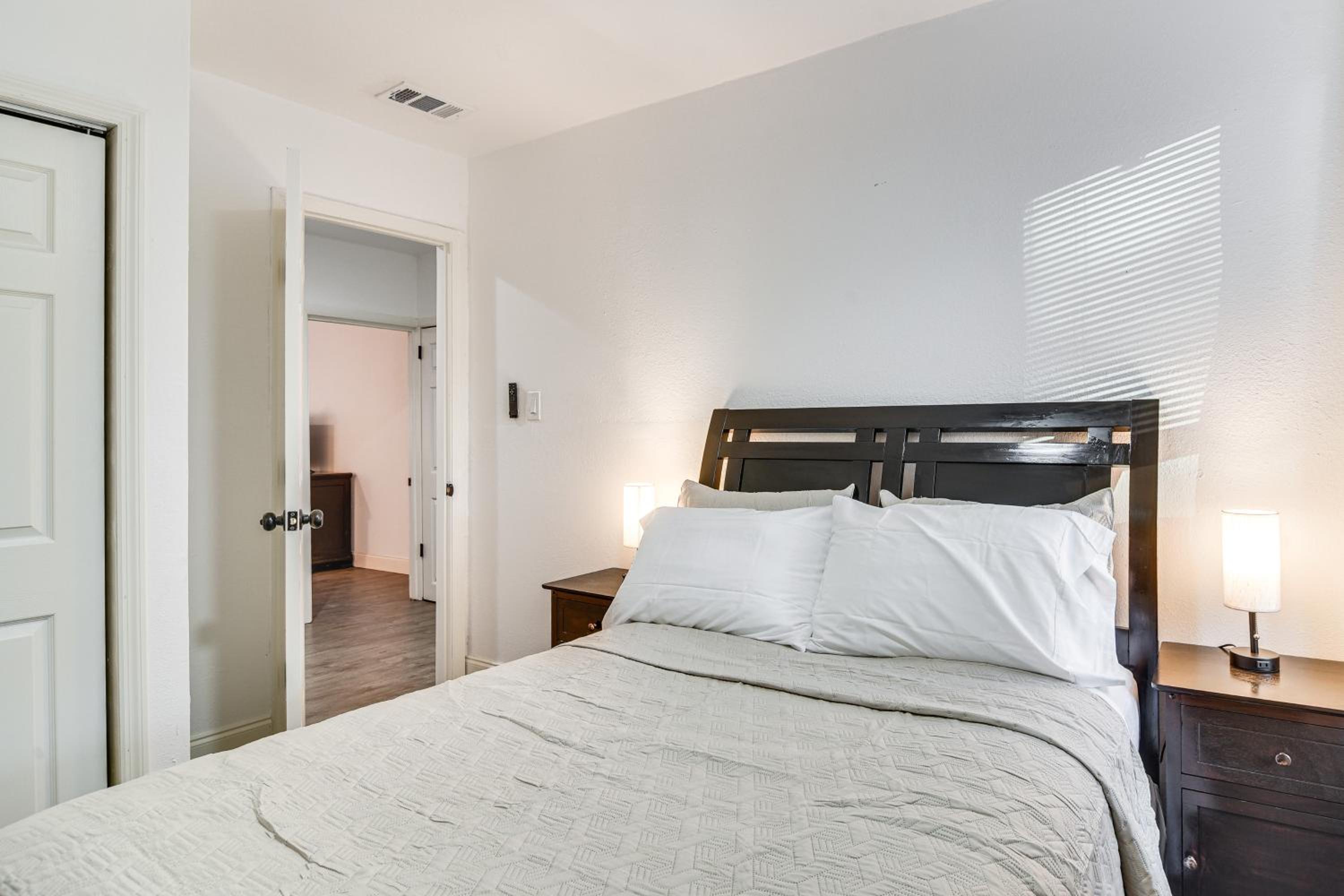4 Mi to Dtwn St Pete! Pet-Friendly Home with Yard