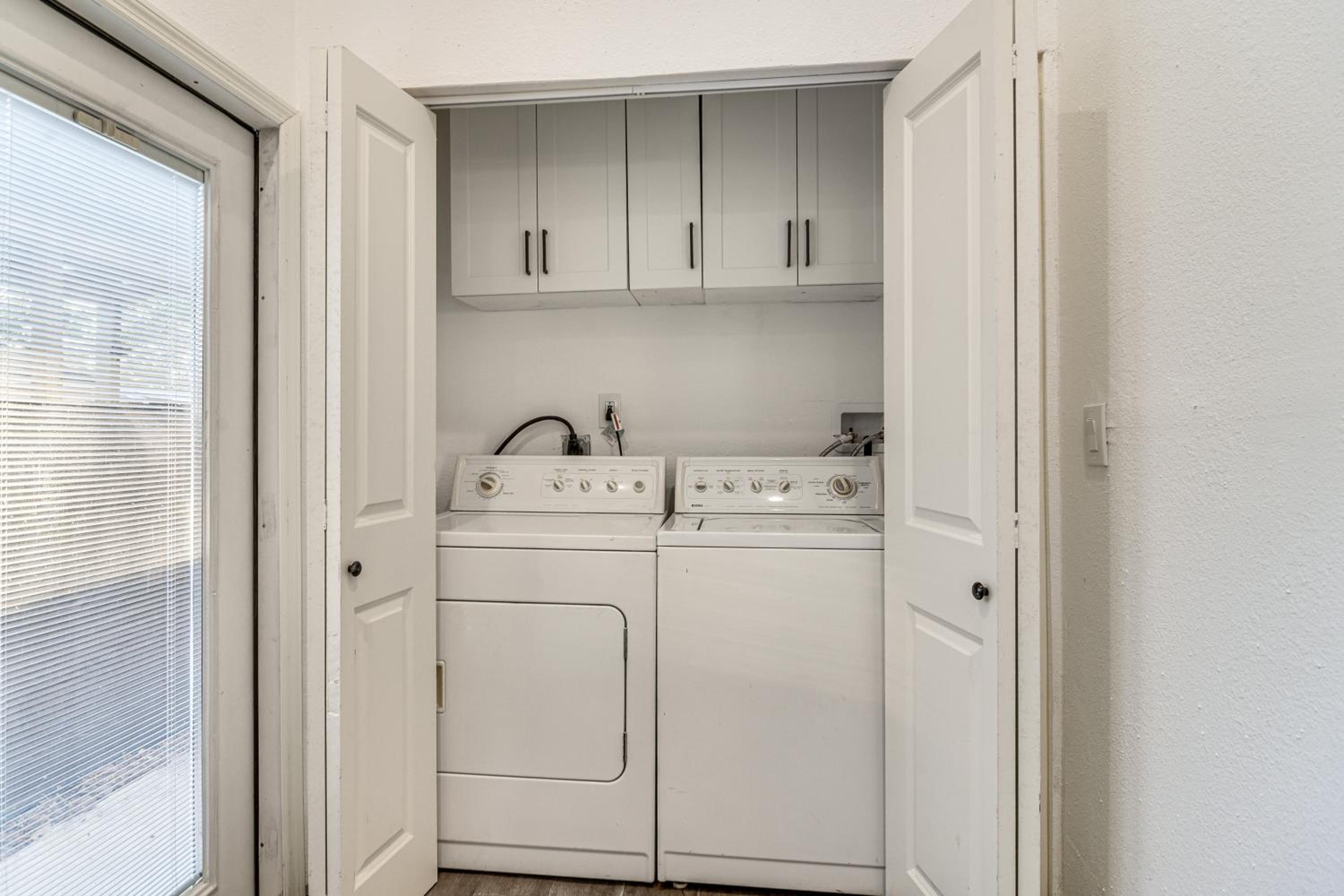 4 Mi to Dtwn St Pete! Pet-Friendly Home with Yard